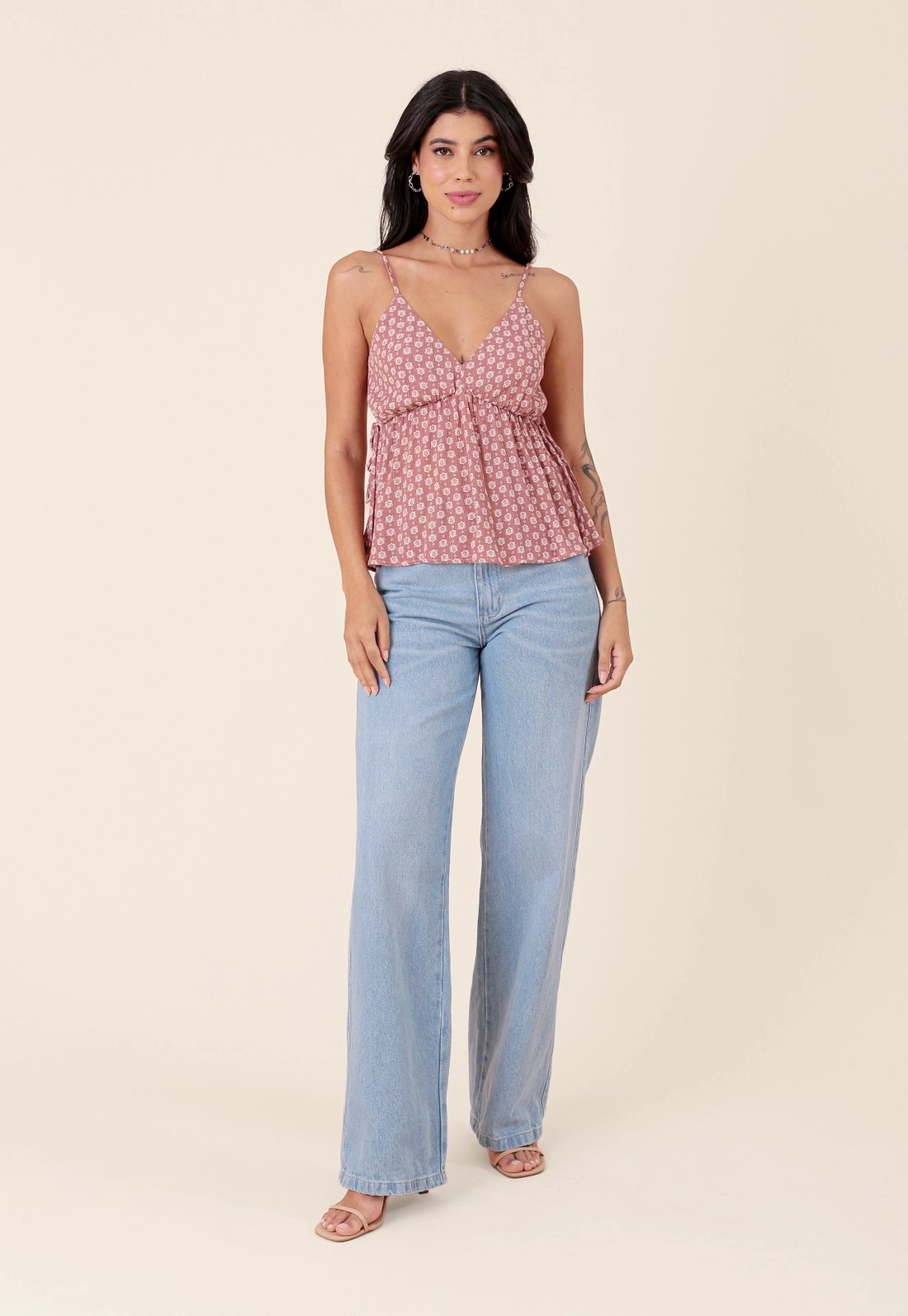 Blusa Em Viscose Boho Flower Com Lurex De Alça Com Decote V
