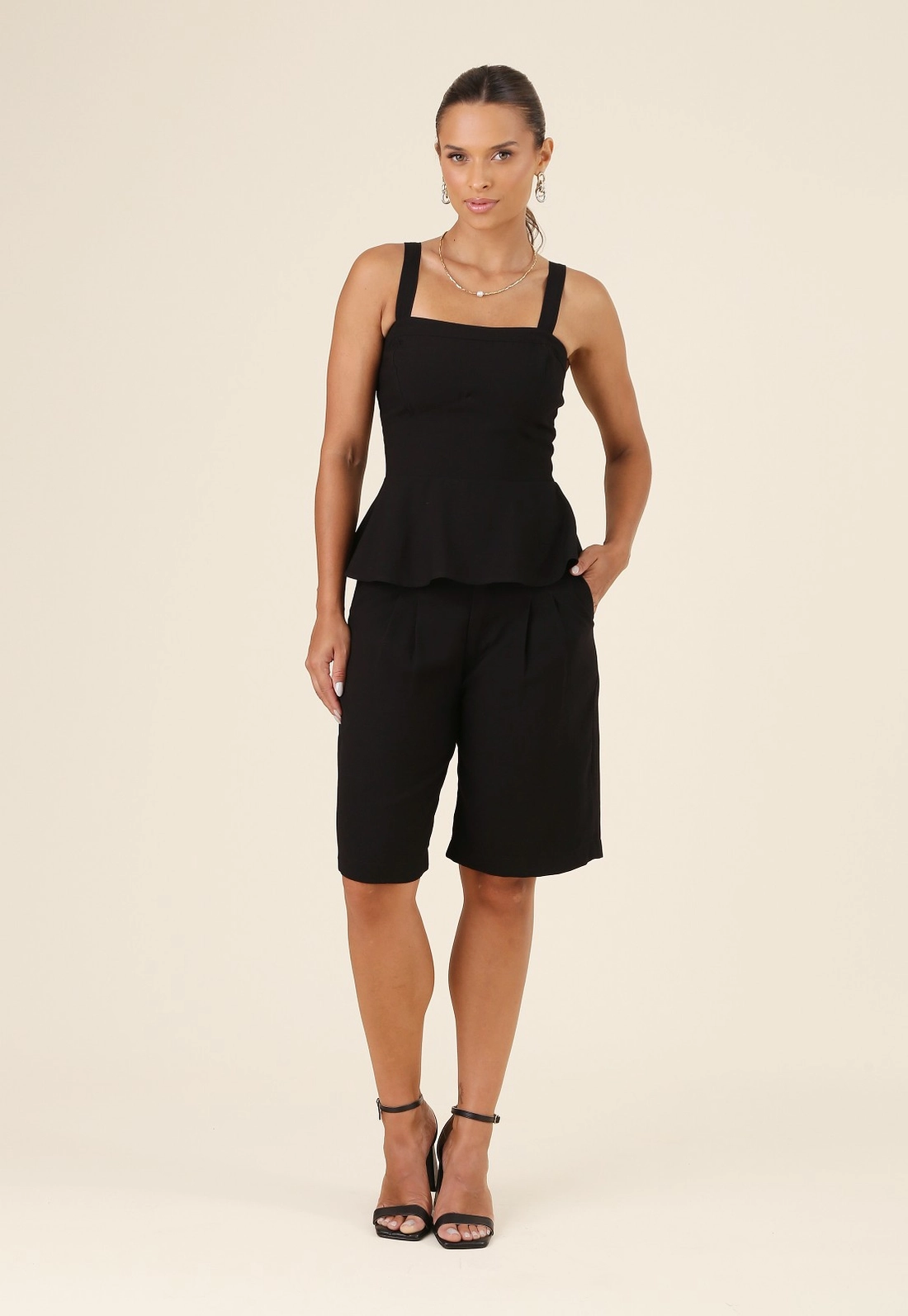 Blusa Peplum Em Alfaiataria Recortes Alça