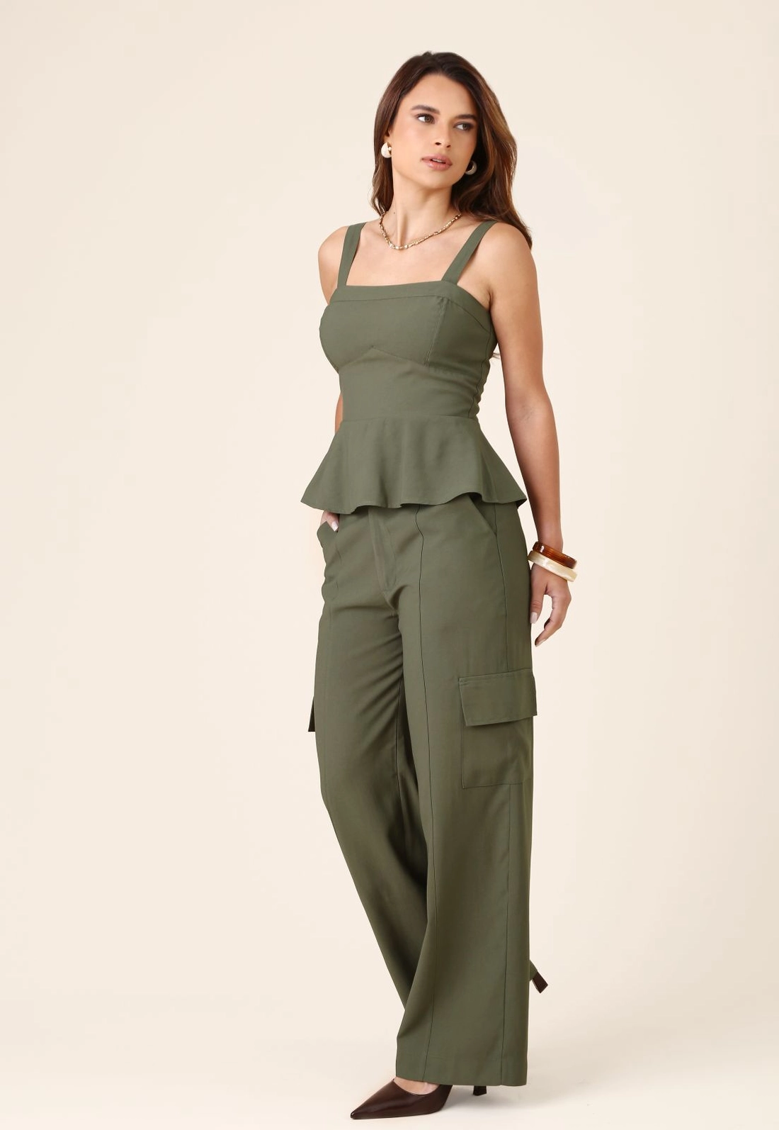 Blusa Peplum Em Alfaiataria Recortes Alça