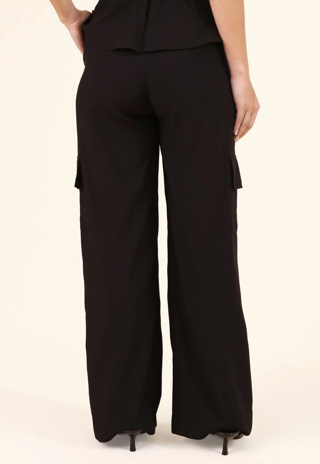 Calça Wide Leg Bolso Cargo Em Alfaiataria