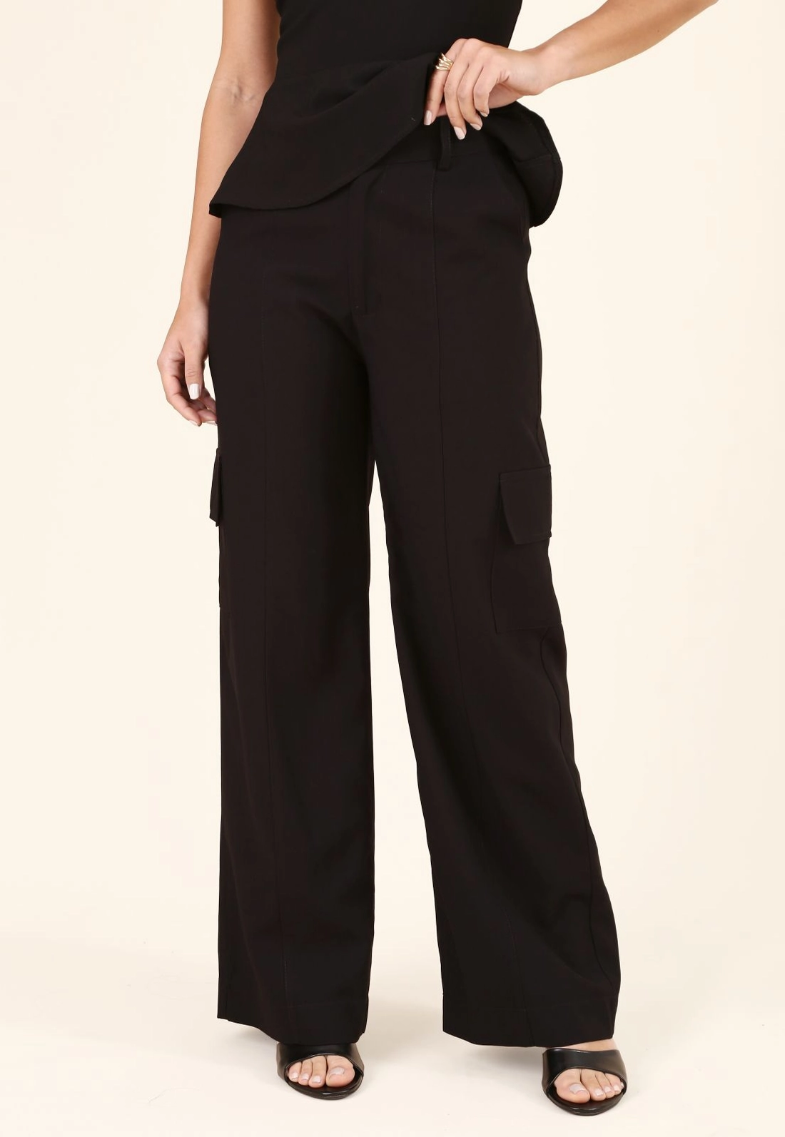 Calça Wide Leg Bolso Cargo Em Alfaiataria