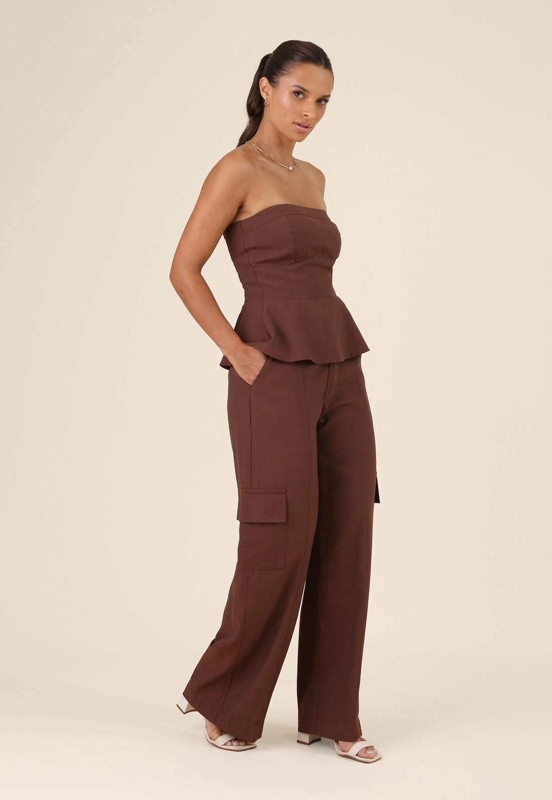 Calça Wide Leg Bolso Cargo Em Alfaiataria