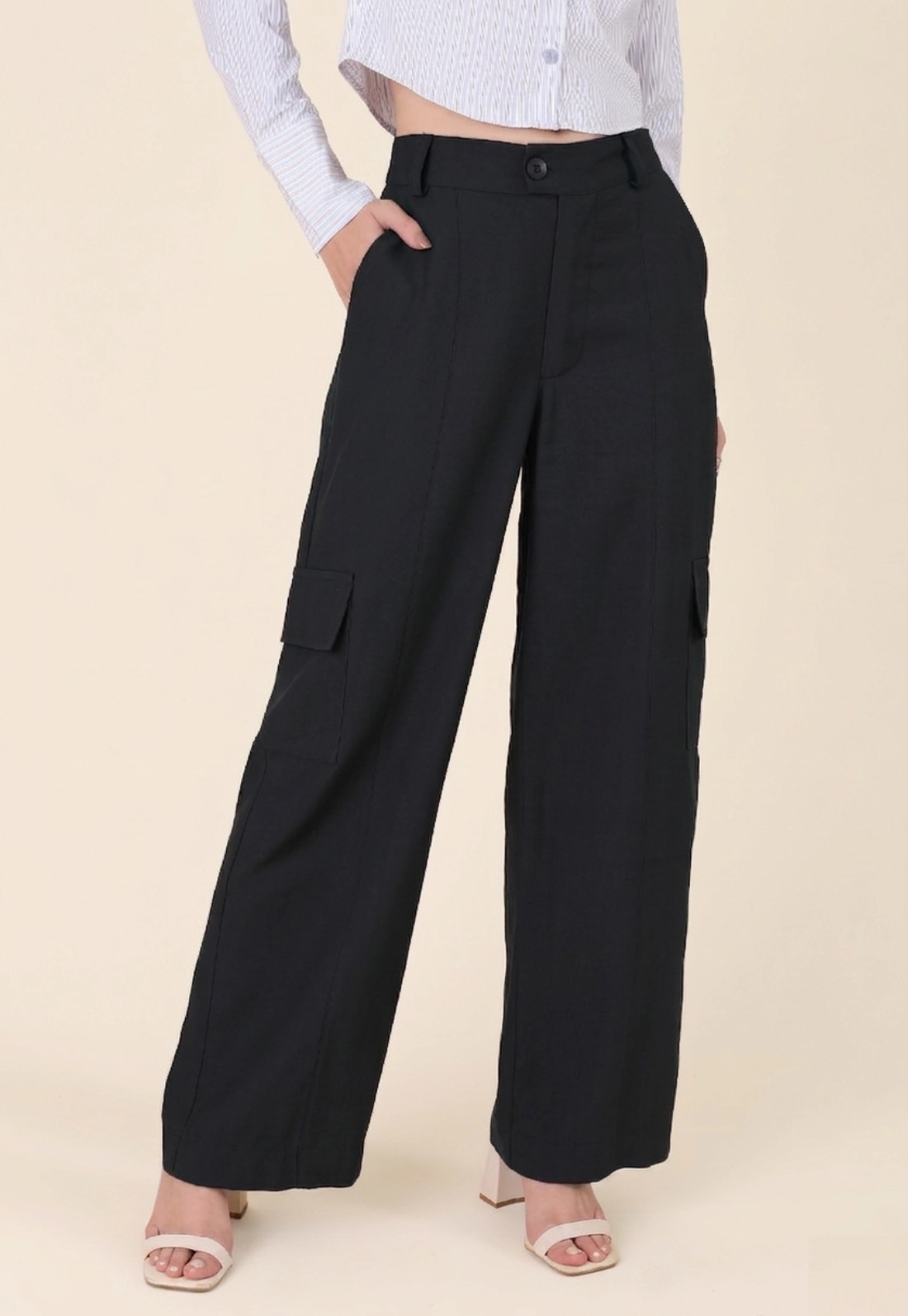 Calça Wide Leg Bolso Cargo Em Alfaiataria
