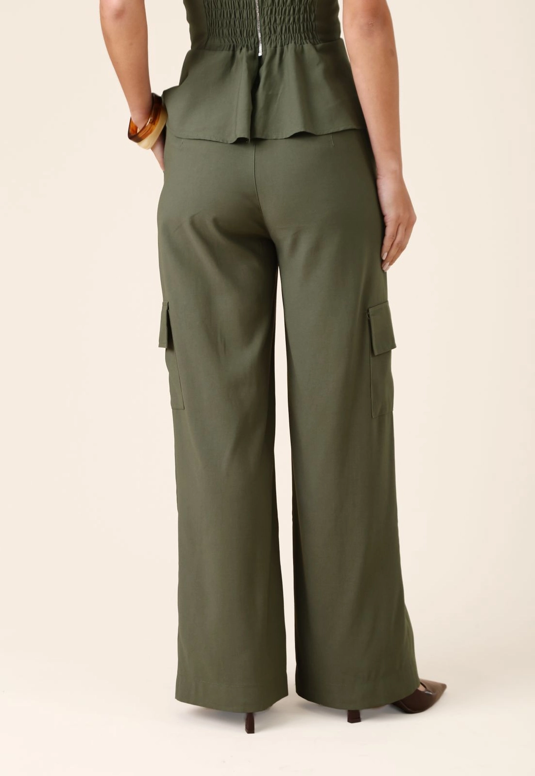 Calça Wide Leg Bolso Cargo Em Alfaiataria