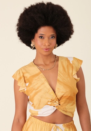 Blusa Cropped Em Viscose Maxi Floral Manga Curta Com Transpasse