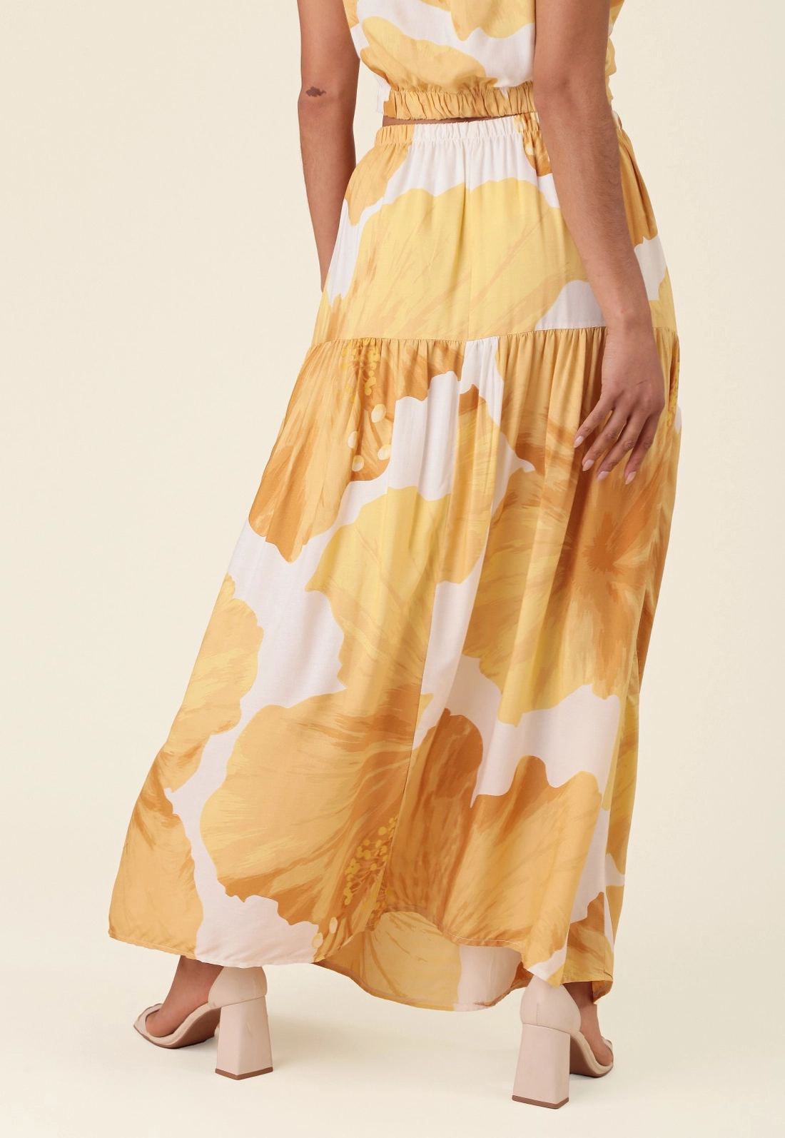Saia Midi Em Viscose Maxi Floral Com Recortes