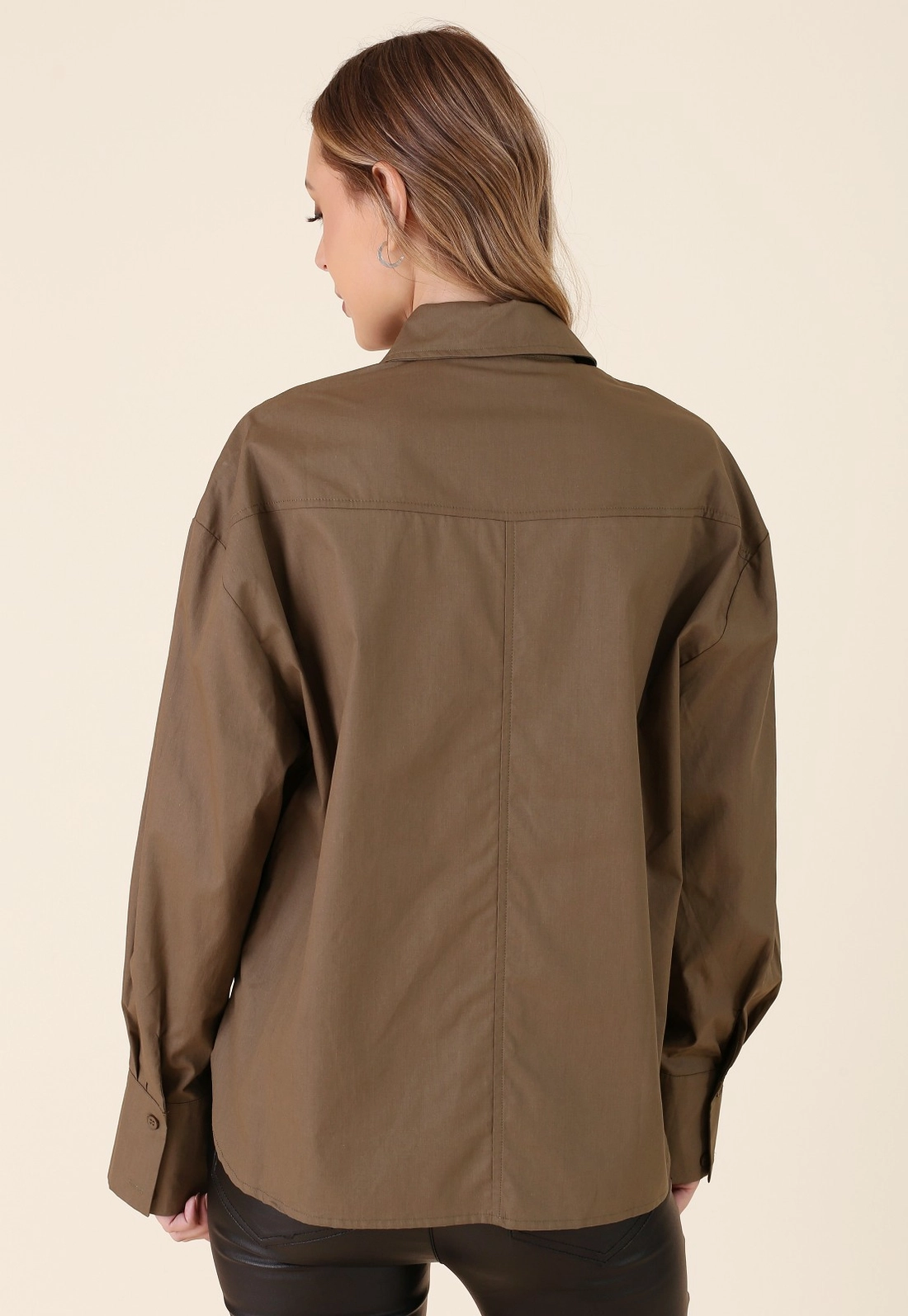 Camisa Tricoline Manga Longa Oversized Com Bolso