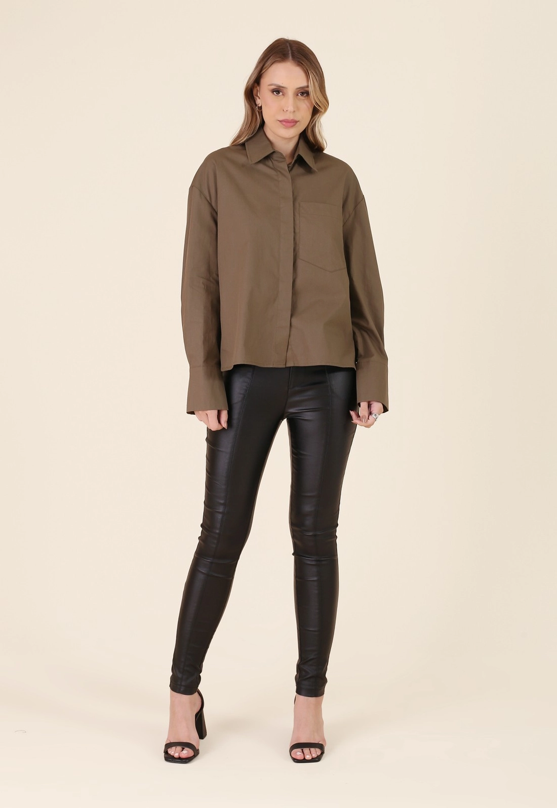 Camisa Tricoline Manga Longa Oversized Com Bolso
