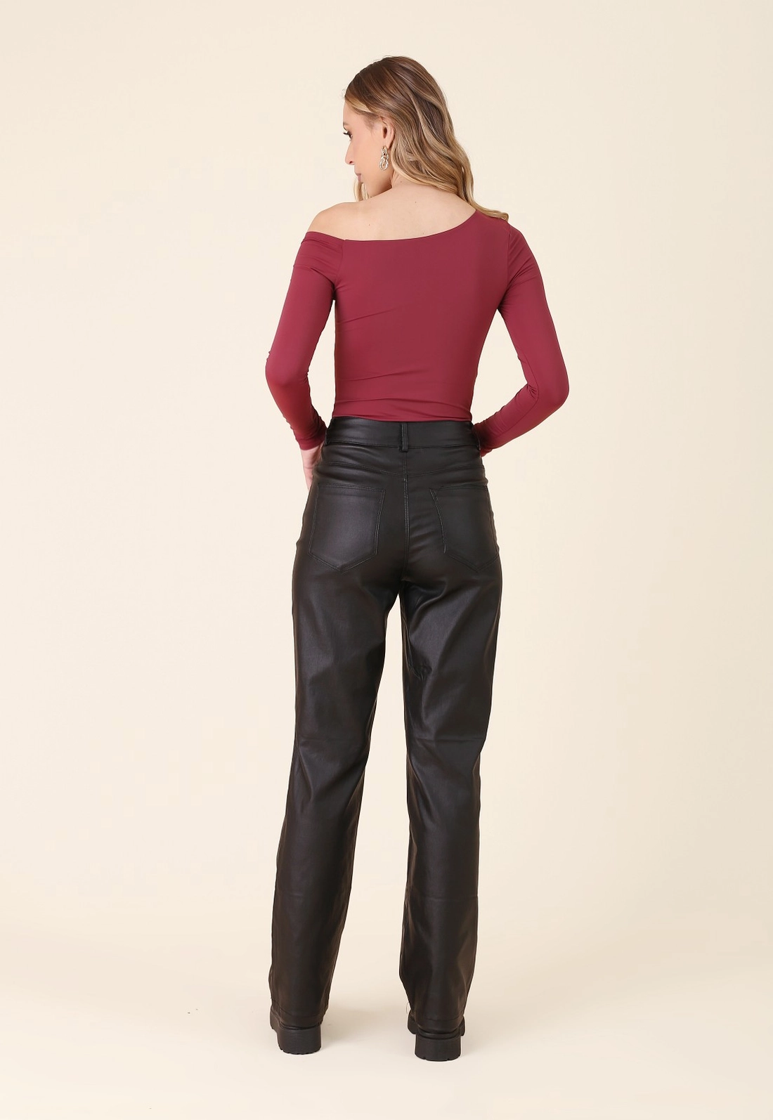 Calça Reta Em Bengaline Resinado