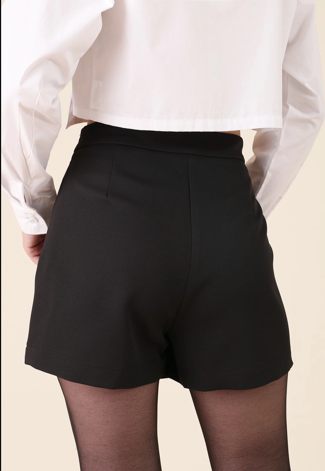 Short Saia Com Transpasse E Recorte Bolso Em Alfaiataria