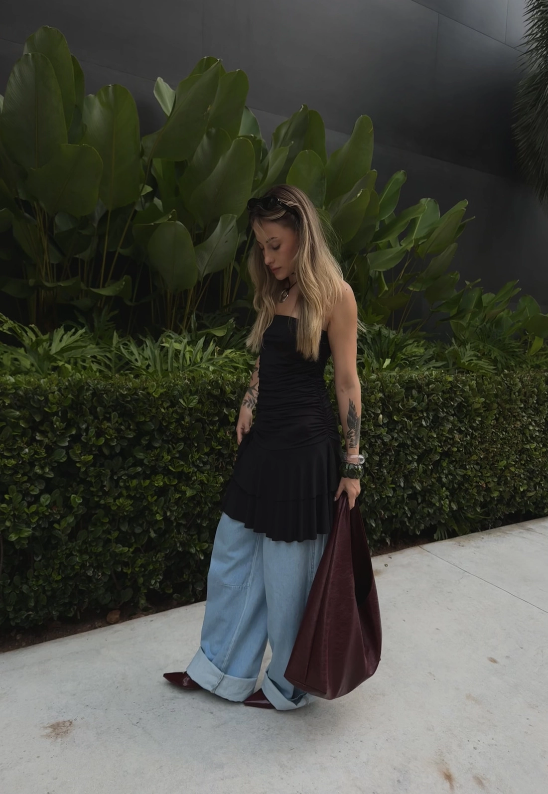 Vestido Curto Em Poliamida Com Decote Reto Com Babados