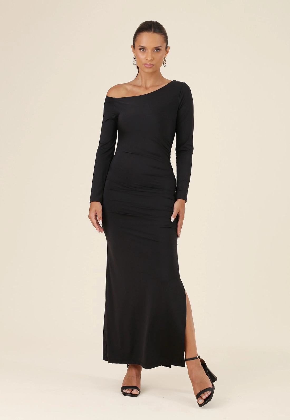 Vestido Midi Em Poliamida Decote Assimétrico Manga Longa