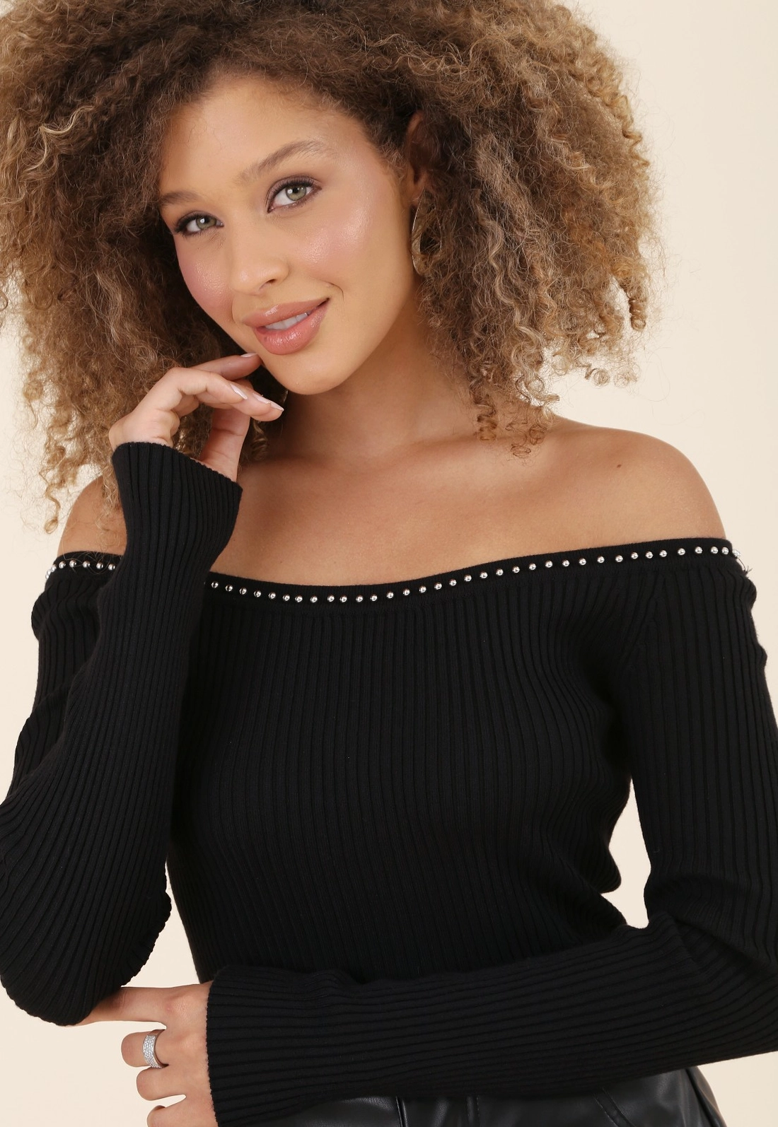 Blusa Ombro A Ombro Com Tachas No Decote