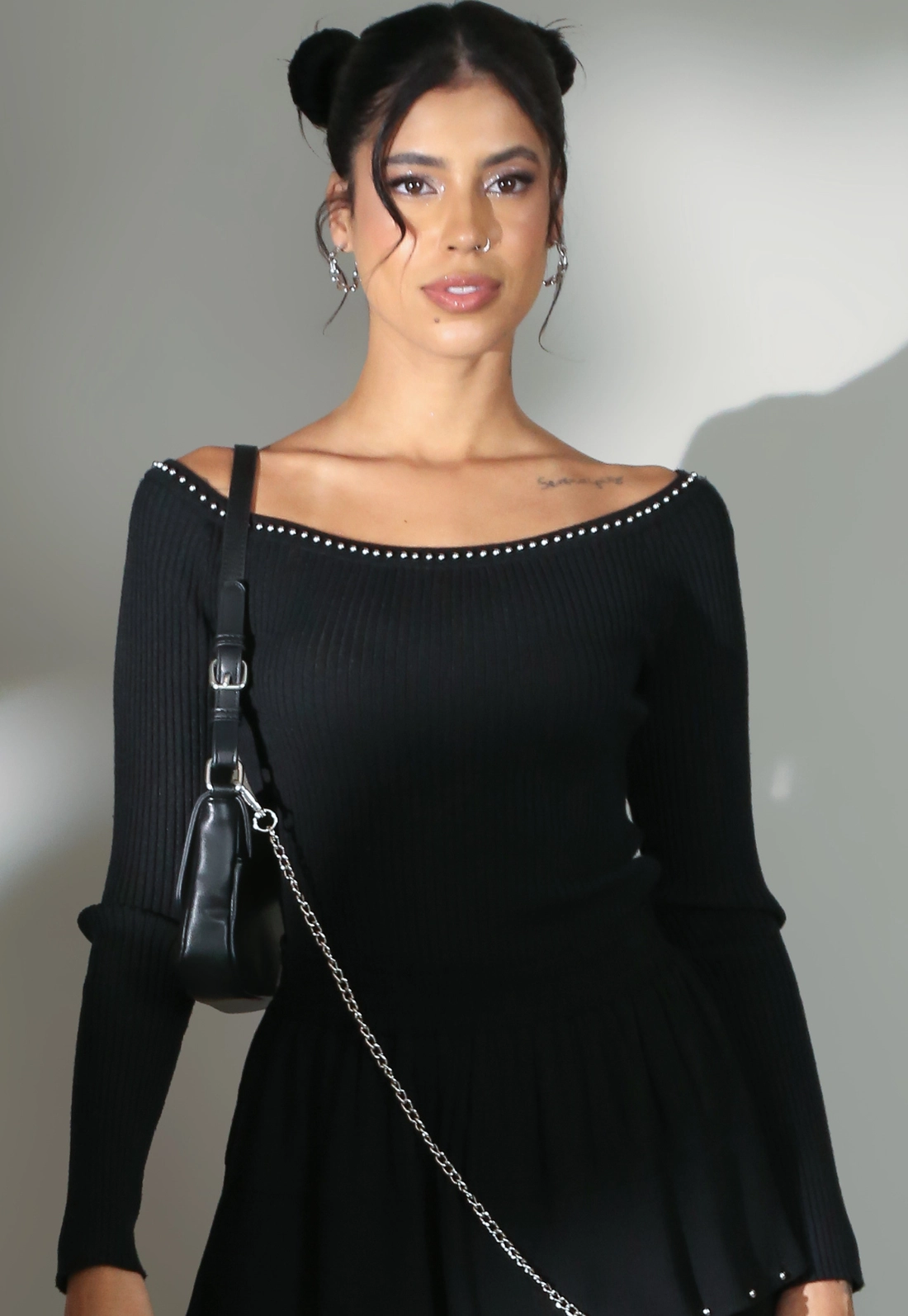 Blusa Ombro A Ombro Com Tachas No Decote