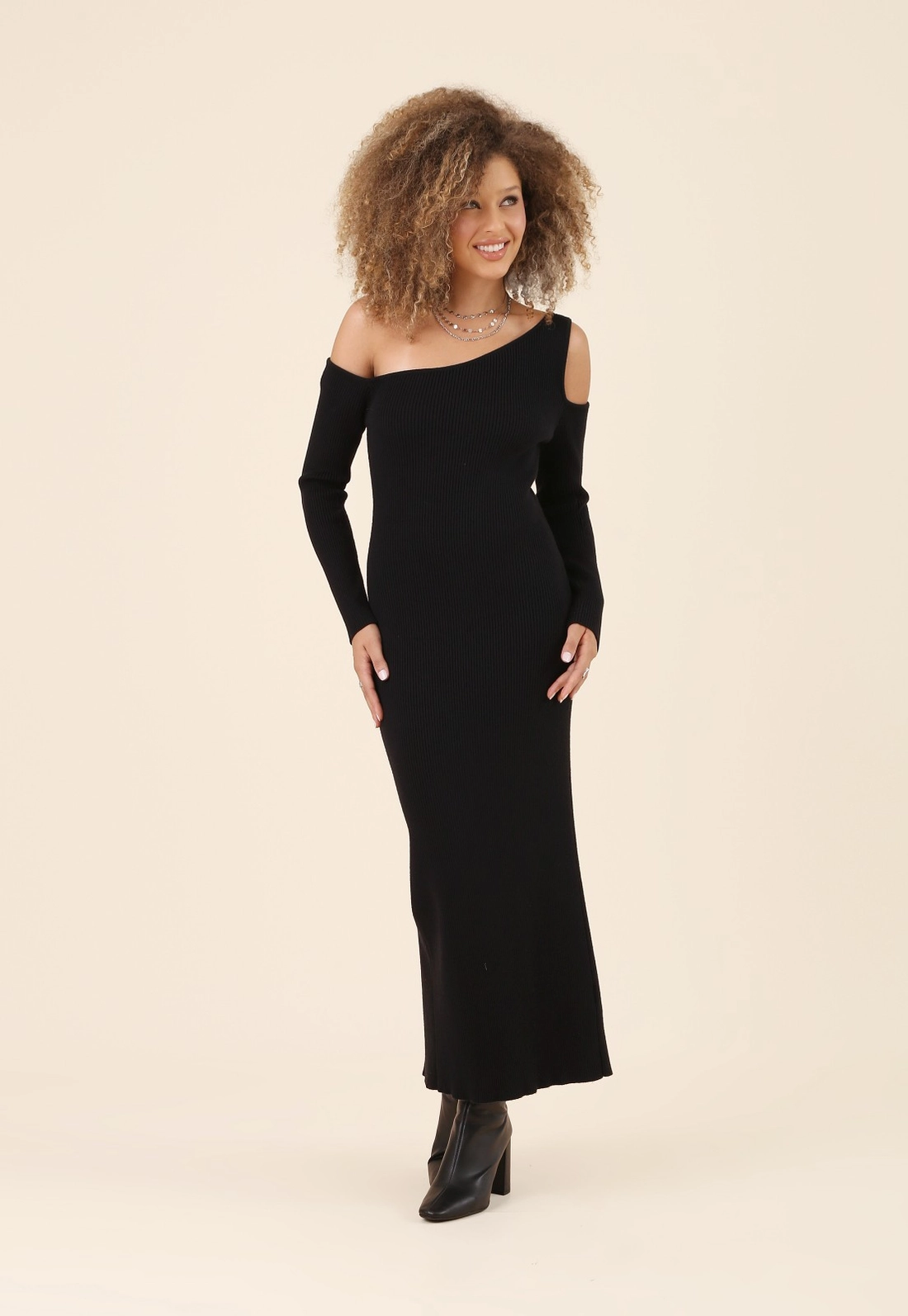 Vestido Midi Tricô Manga Longa Vazados