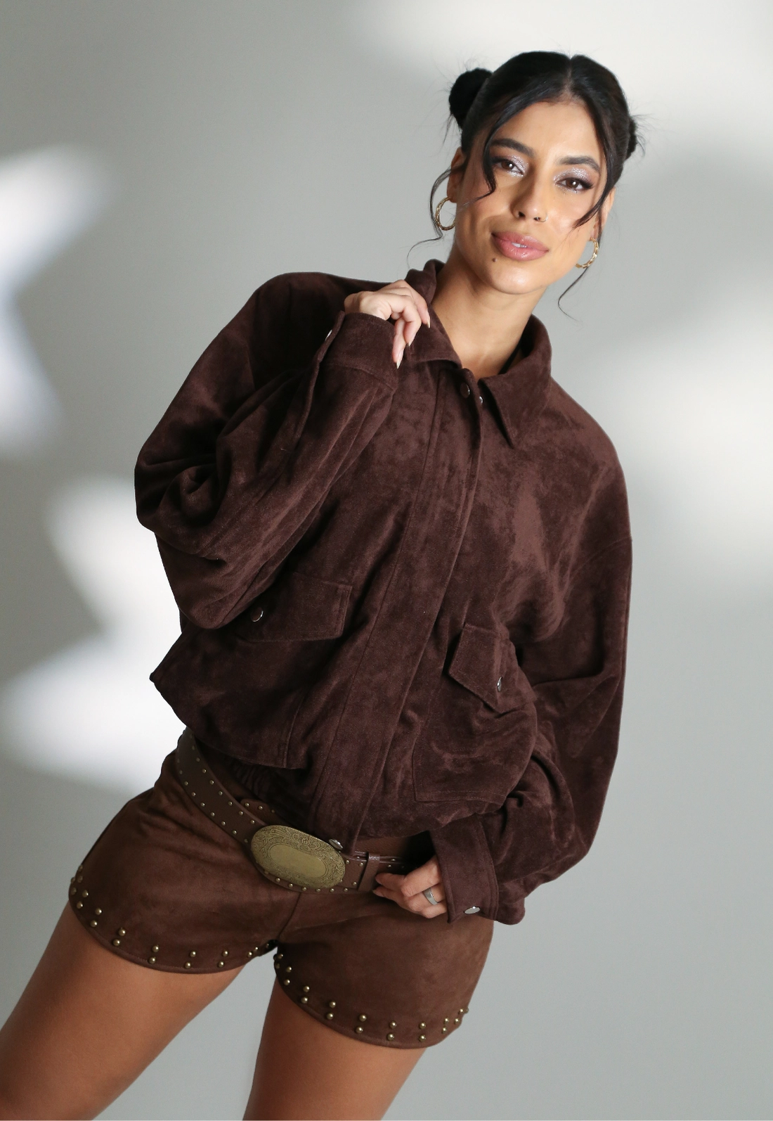 Short Com Aplicação De Tachas Em Suede