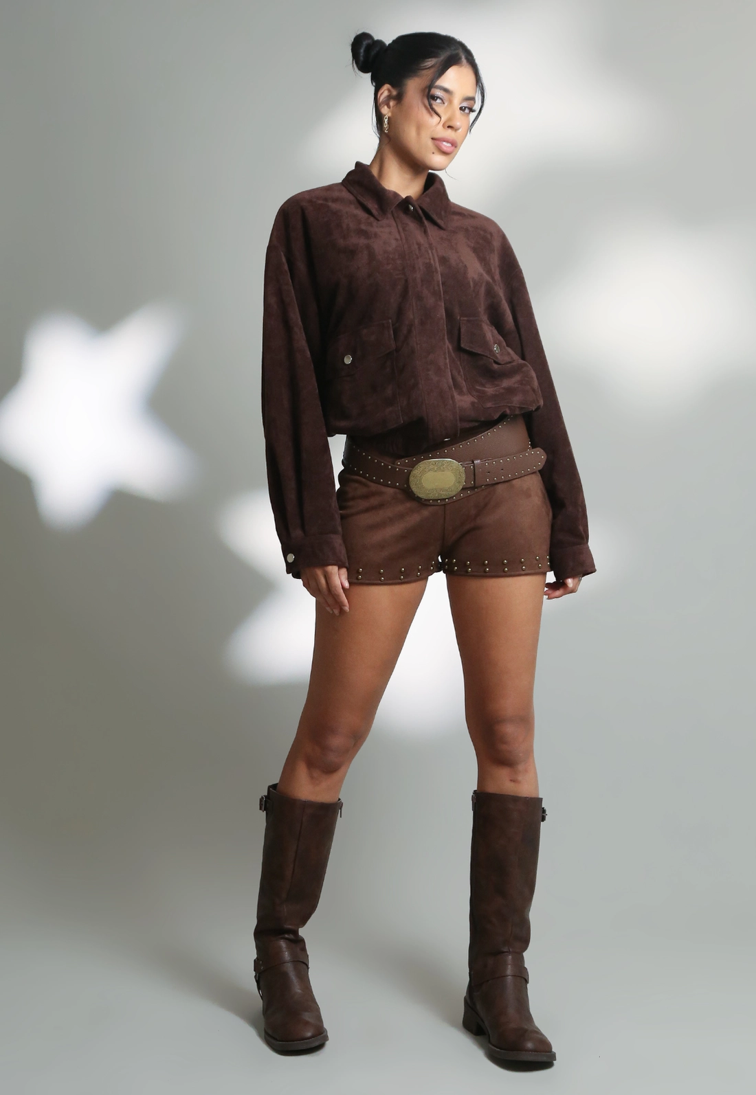 Short Com Aplicação De Tachas Em Suede