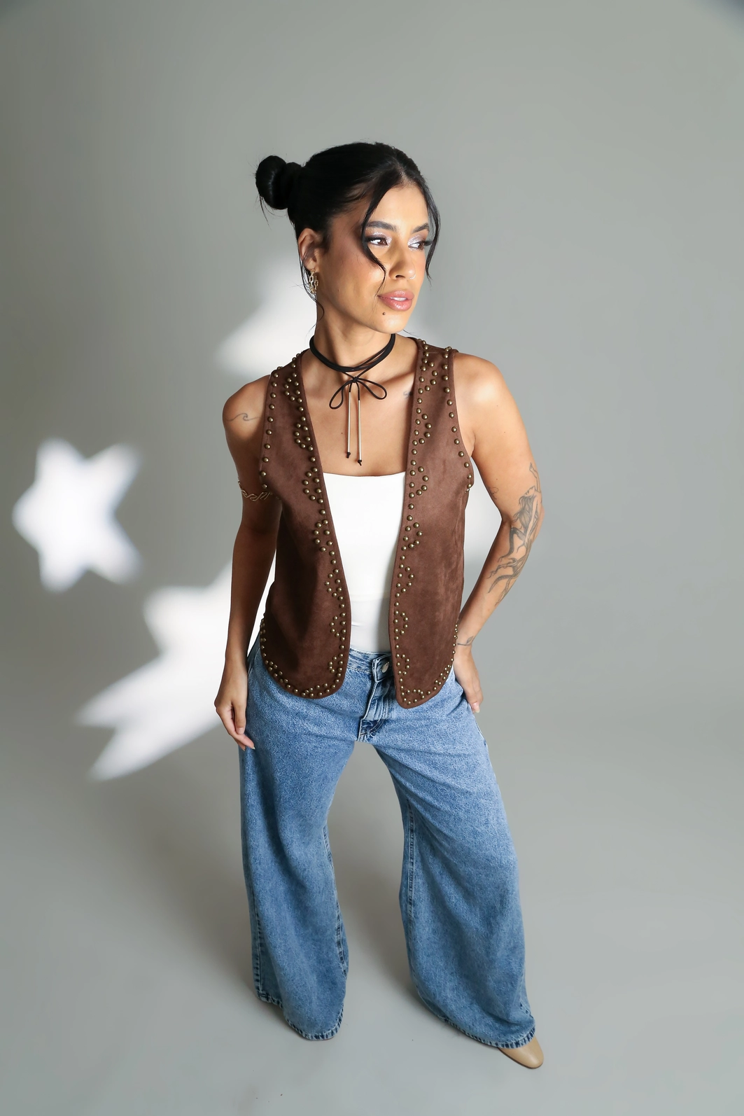 Colete Com Aplicações De Tachas Em Suede