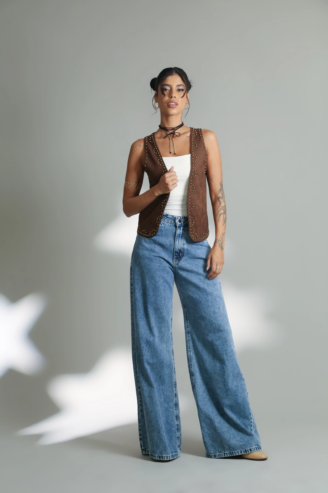 Colete Com Aplicações De Tachas Em Suede