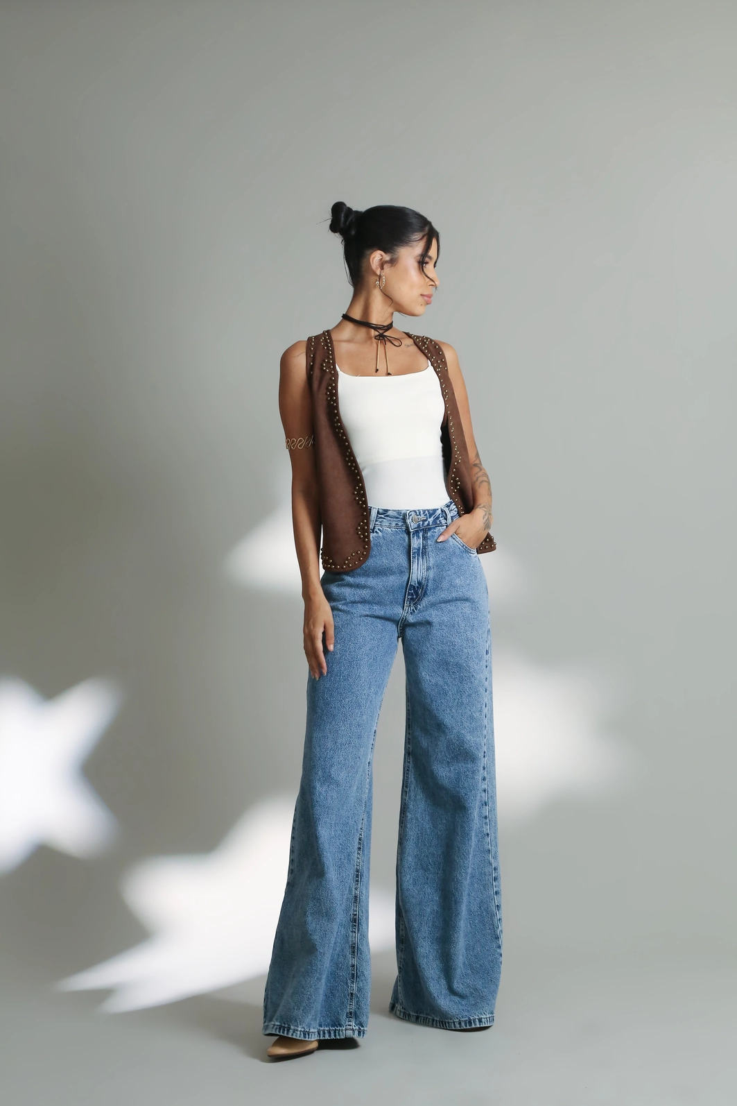 Colete Com Aplicações De Tachas Em Suede