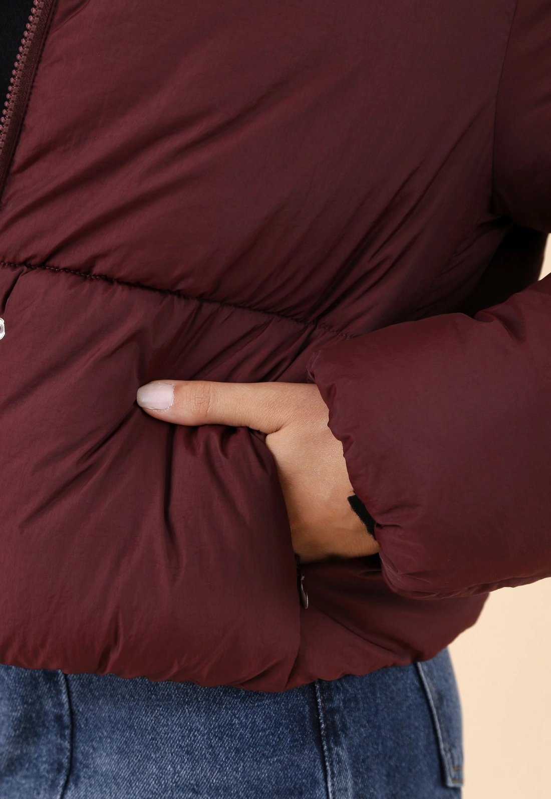 Jaqueta Nylon Matelassê Com Capuz E Elástico Na Barra