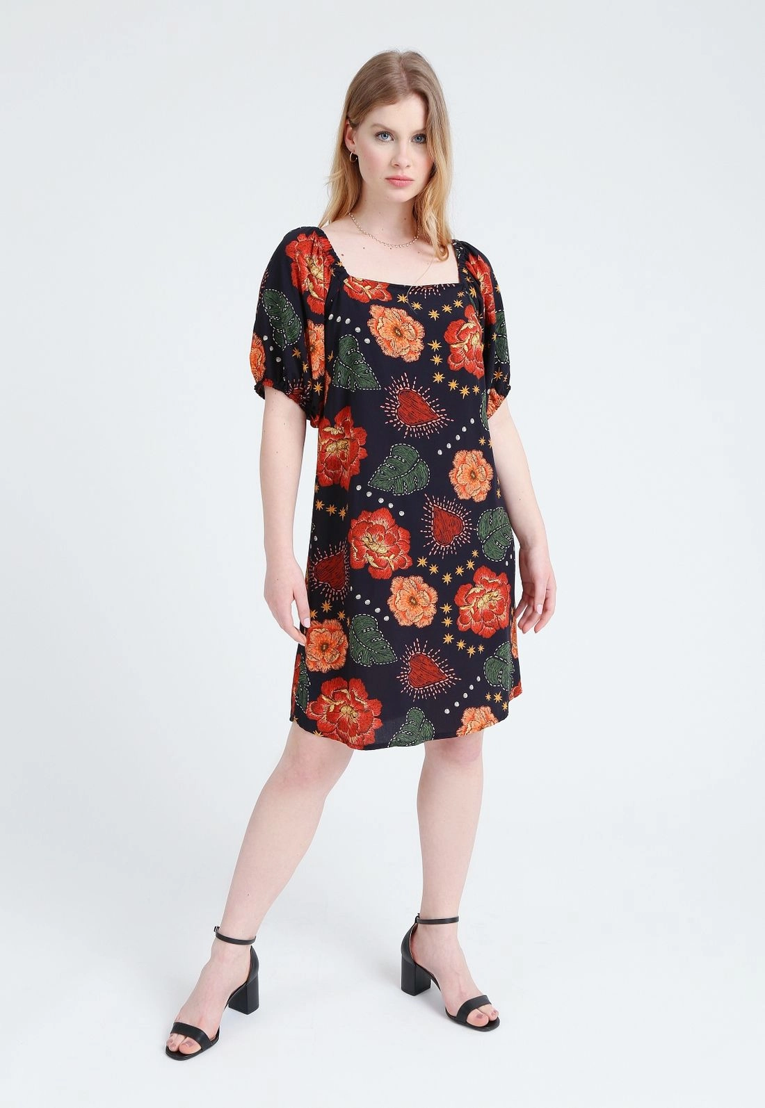 Vestido Manga Curta Decote Quadrado