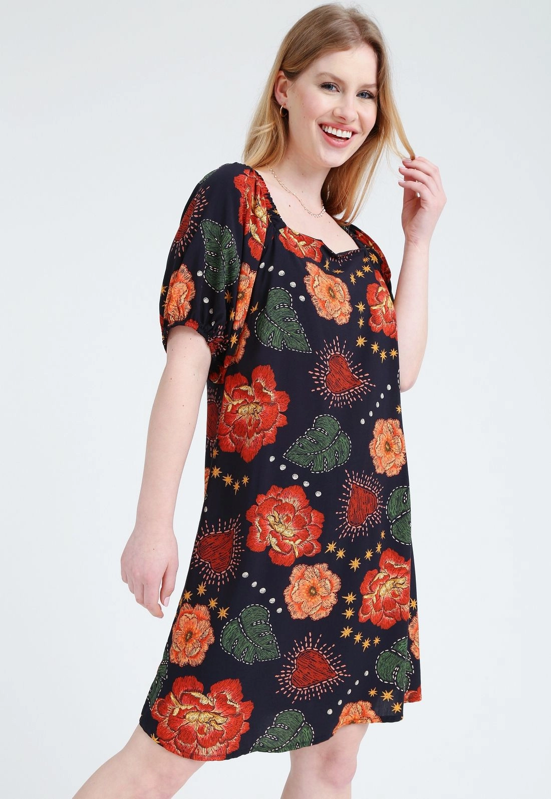 Vestido Manga Curta Decote Quadrado