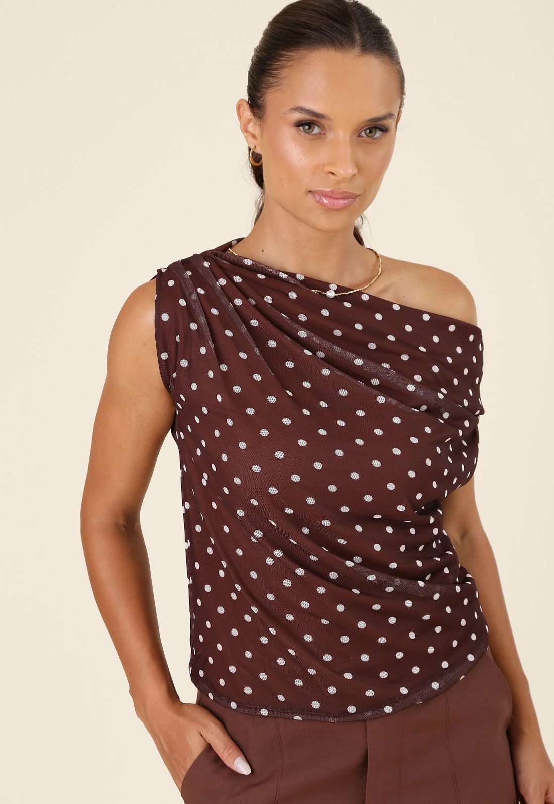 Blusa Em Tule Poá Cocoa Gola Degagê