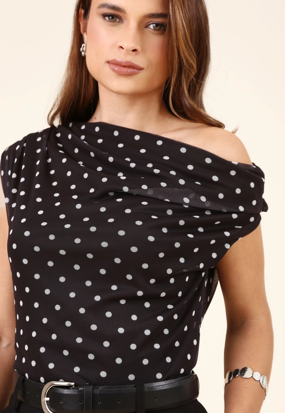 Blusa Em Tule Poá Cocoa Gola Degagê