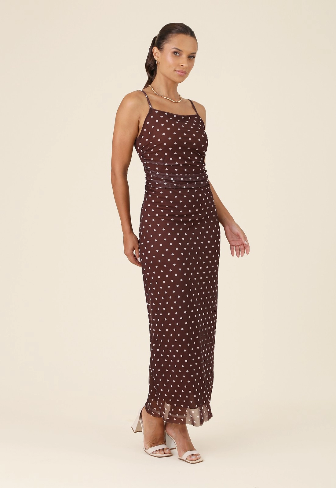 Vestido Midi Em Tule Poá Cocoa Alça Franzido Lateral