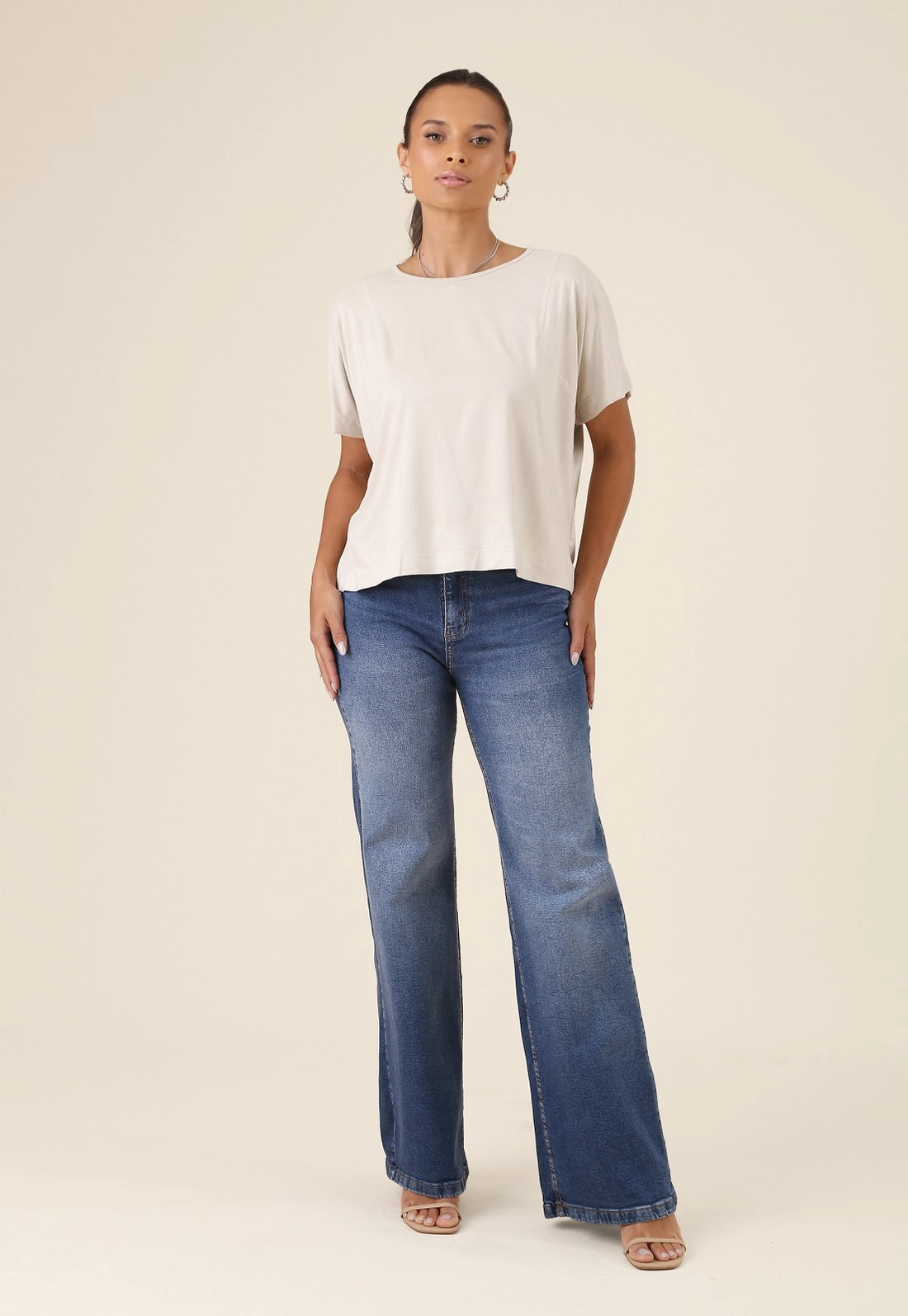Blusa Manga Curta Em Suede Com Recortes