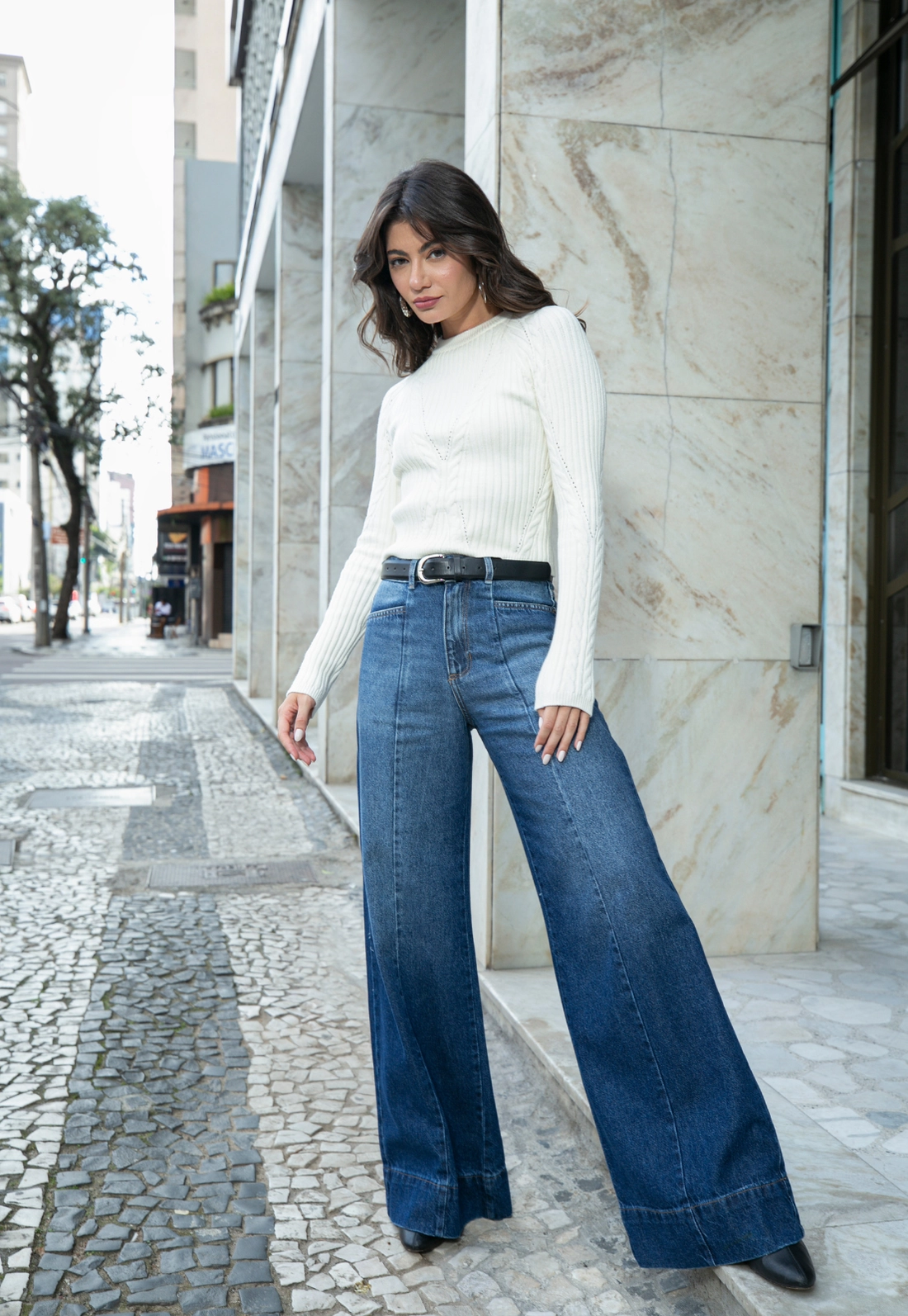 Calça Wide Leg Com Recorte Frontal