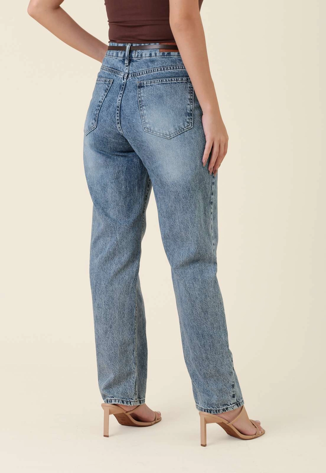 Calça Jeans Mom Com Cinto Azul Médio