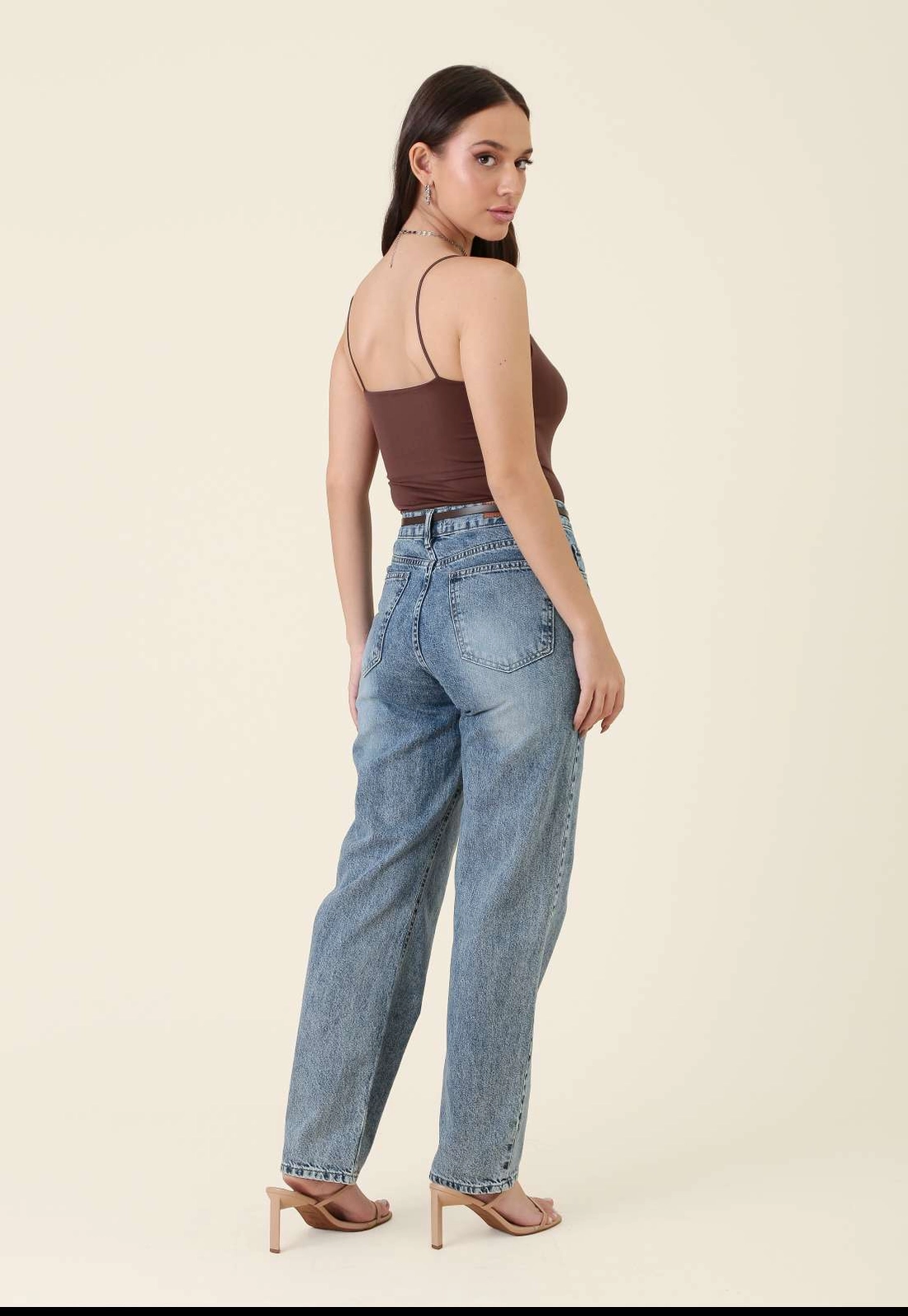 Calça Jeans Mom Com Cinto Azul Médio