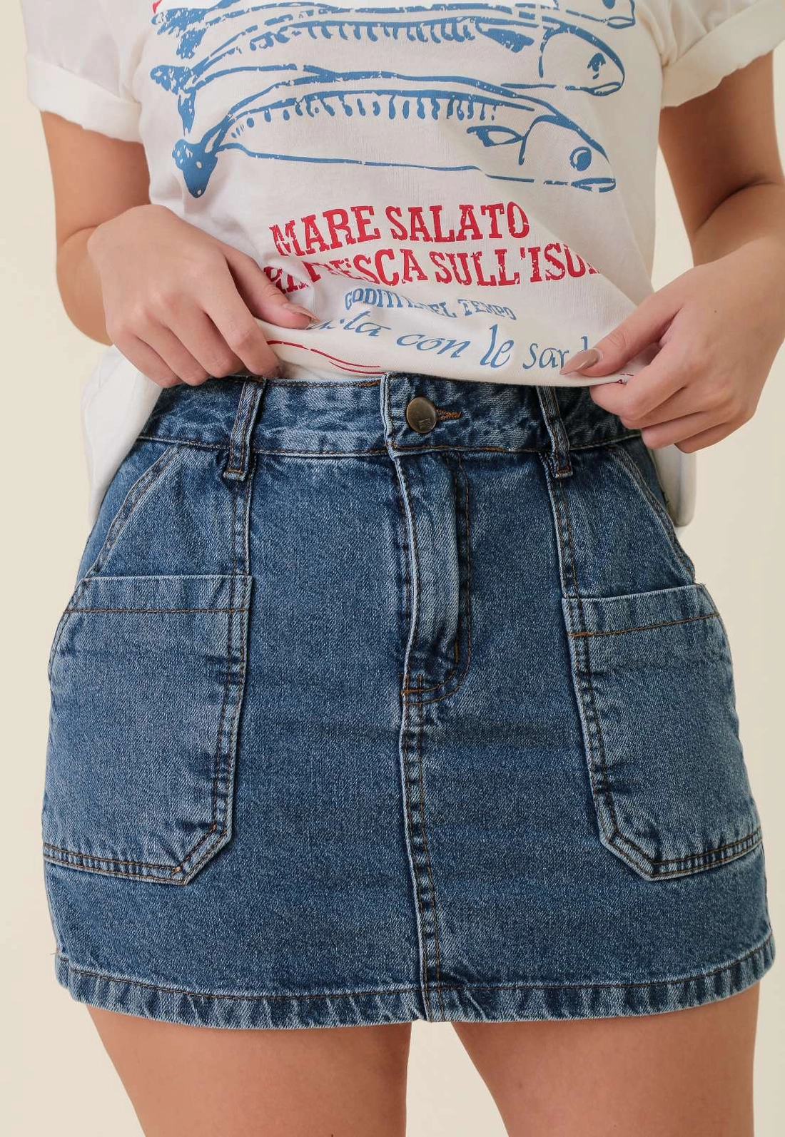 Shorts Saia Em Jeans Com Recorte E Bolso