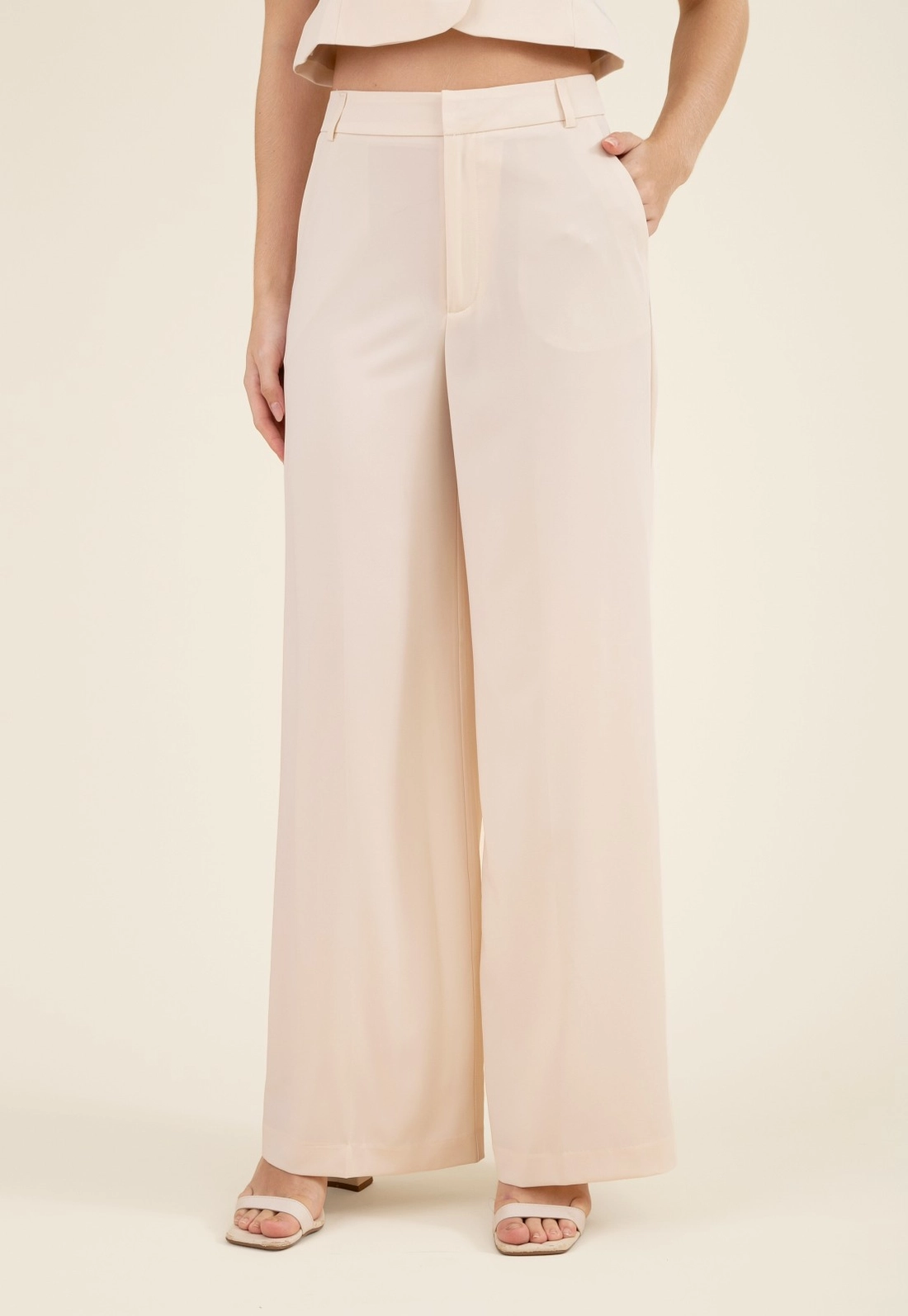 Calça Wide Leg Em Alfaiataria Com Cós Transpassado