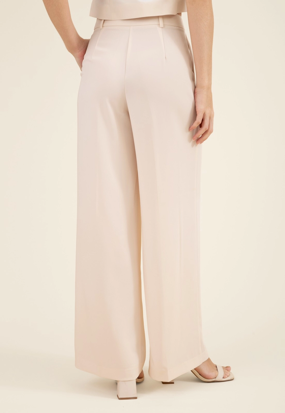 Calça Wide Leg Em Alfaiataria Com Cós Transpassado