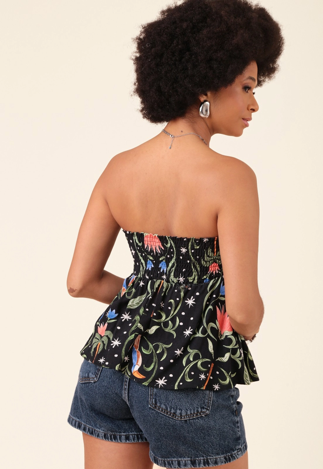 Blusa Em Viscose Estampada Tucano Tropical Com Decote Reto