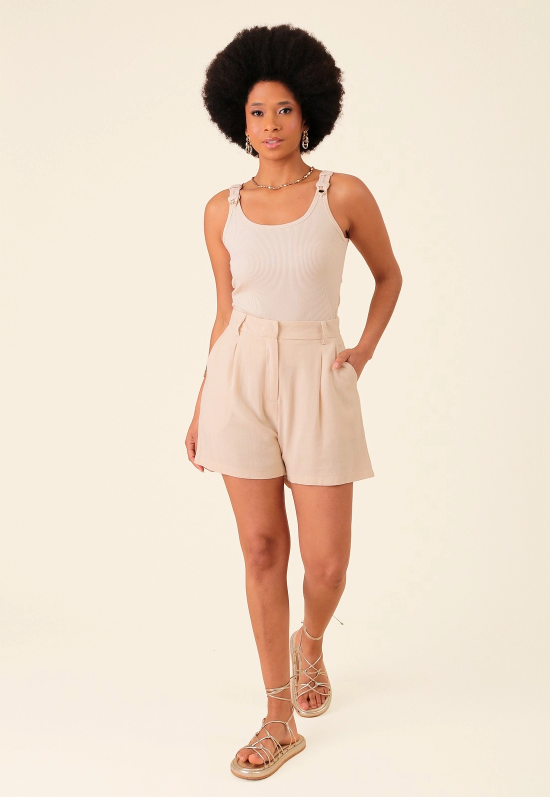 Short Em Alfaiataria Linho Com Pregas