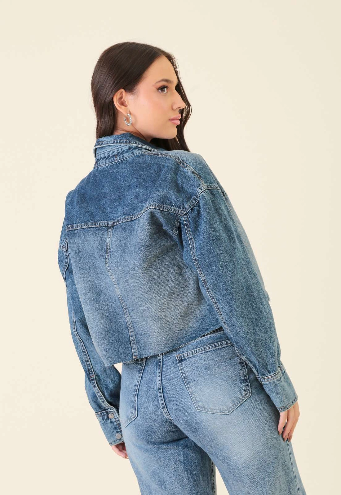 Jaqueta Jeans Com Recortes E Bolso