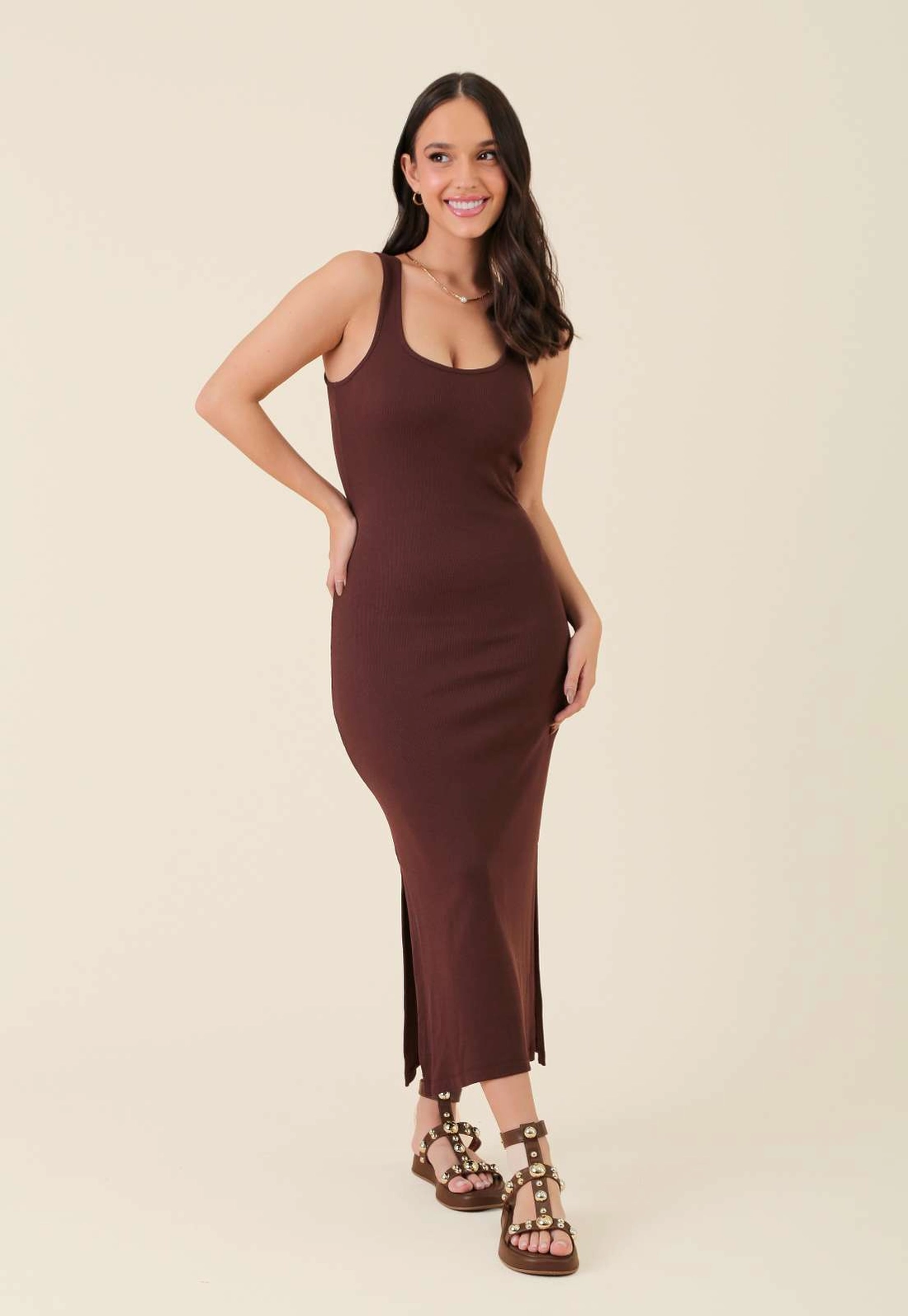 Vestido Midi Em Ribana Canelado Sem Manga Com Fenda