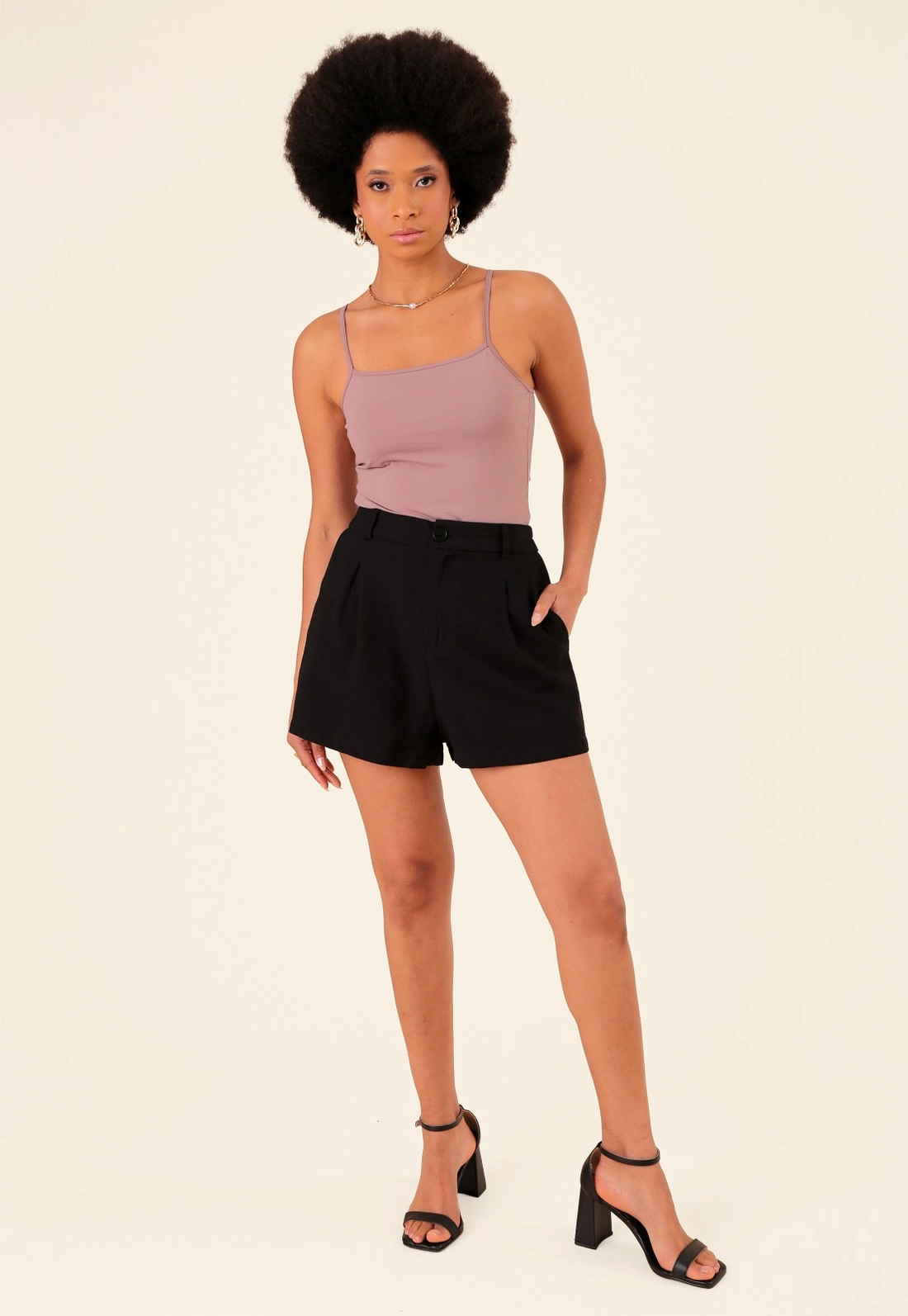 Short Em Alfaiataria Com Pregas
