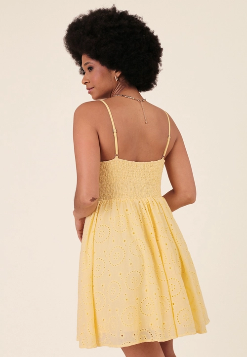 Vestido Curto Em Laise Alça Transpasse Busto
