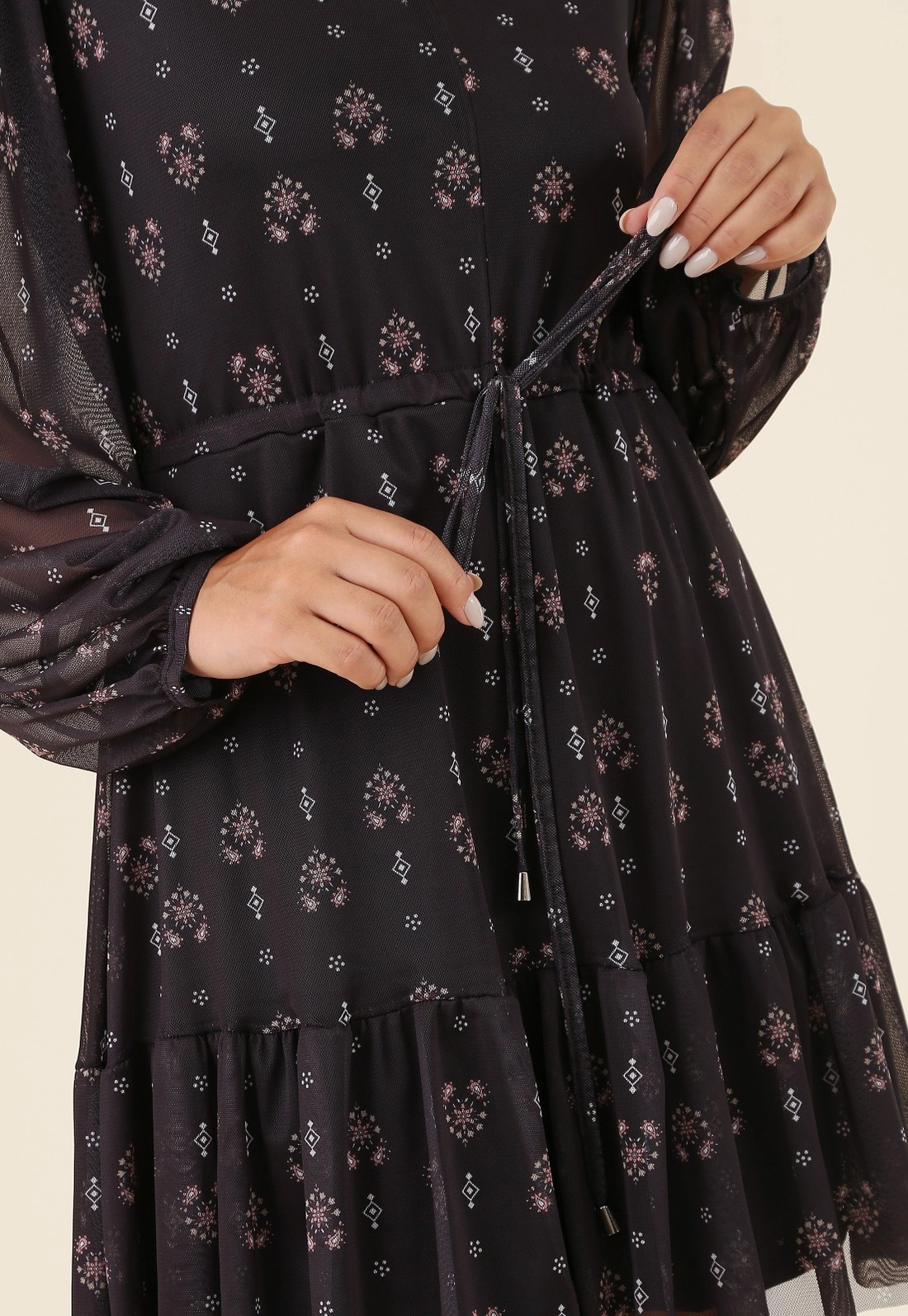 Vestido Curto Em Tule Midnight Bloom Manga Longa