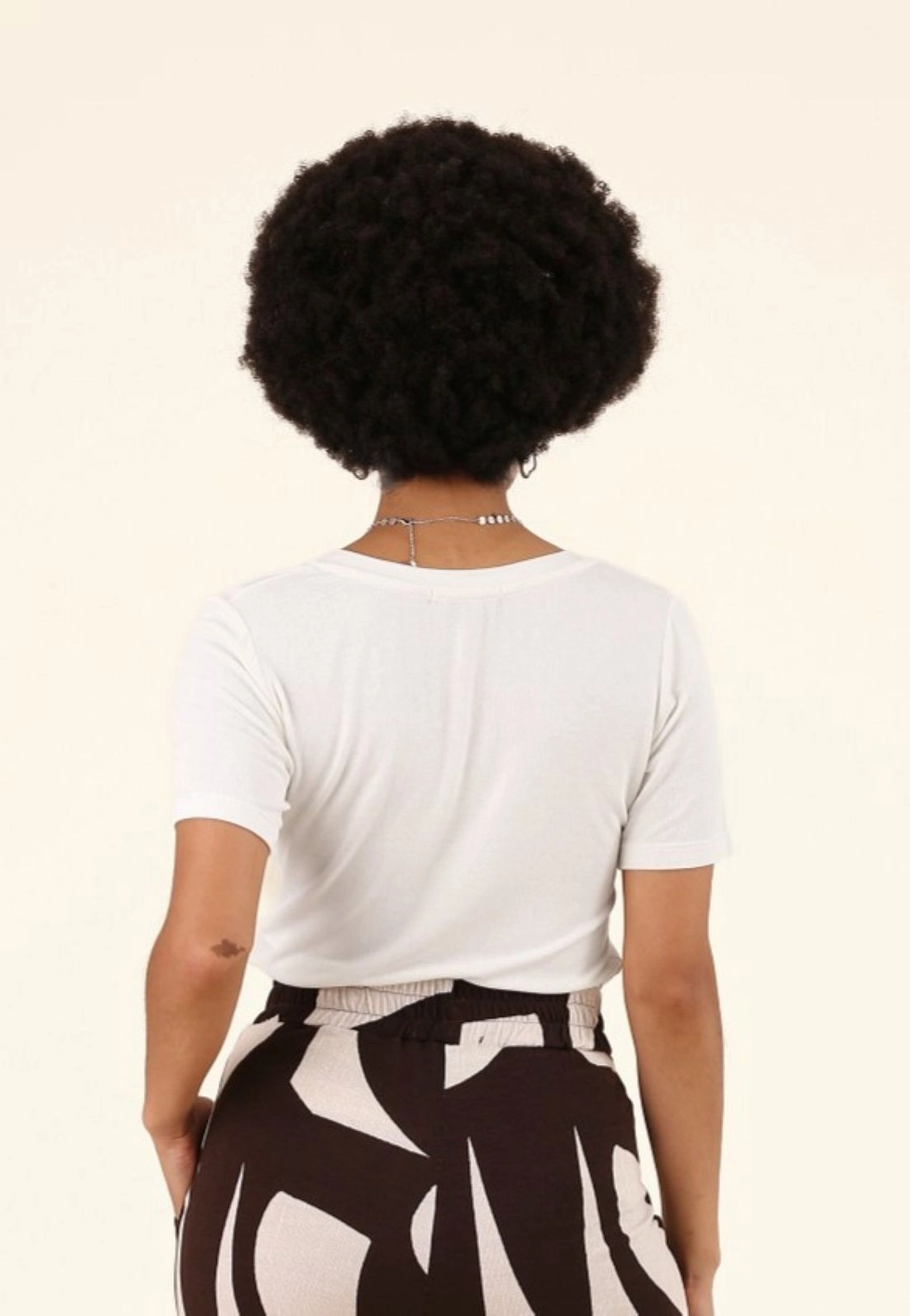 Blusa Em Malha Tricot Manga Curta Decote V