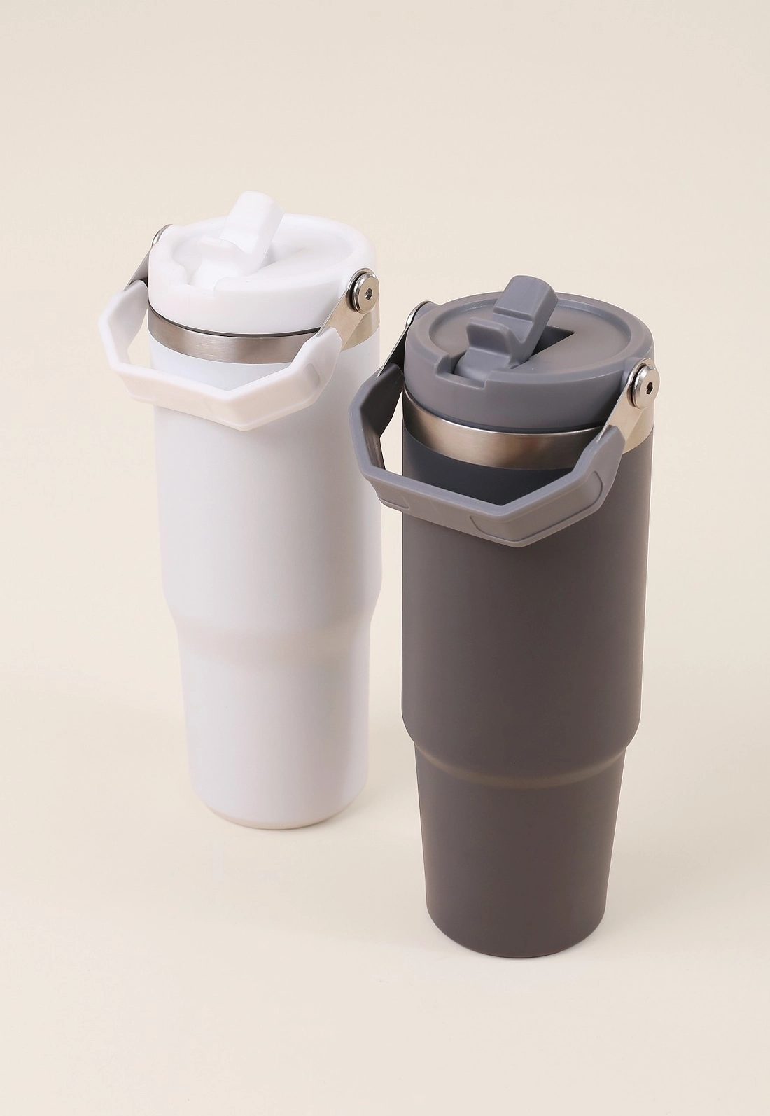 Garrafa Térmica Com Alça E Canudo 900 ml