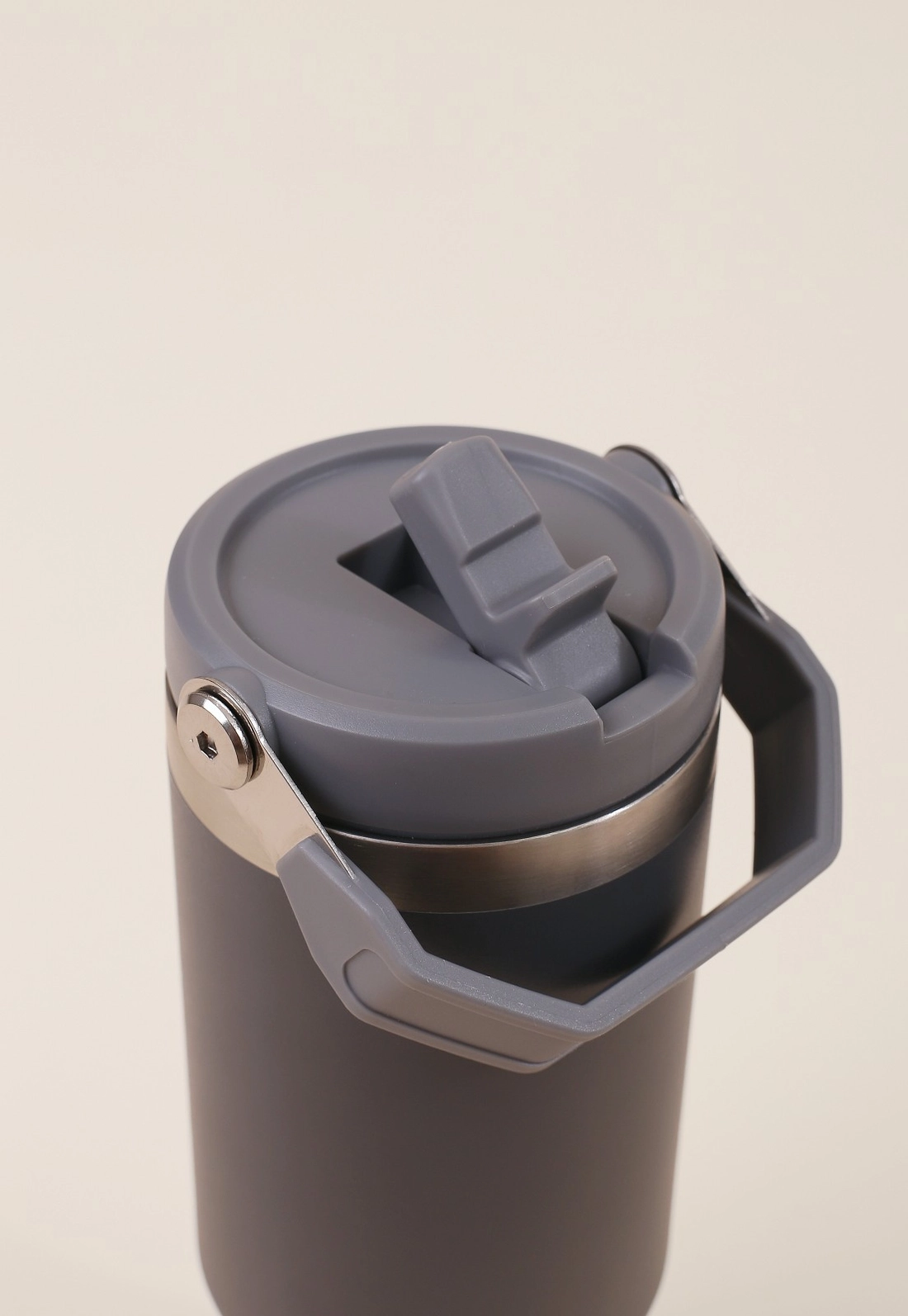Garrafa Térmica Com Alça E Canudo 900 ml