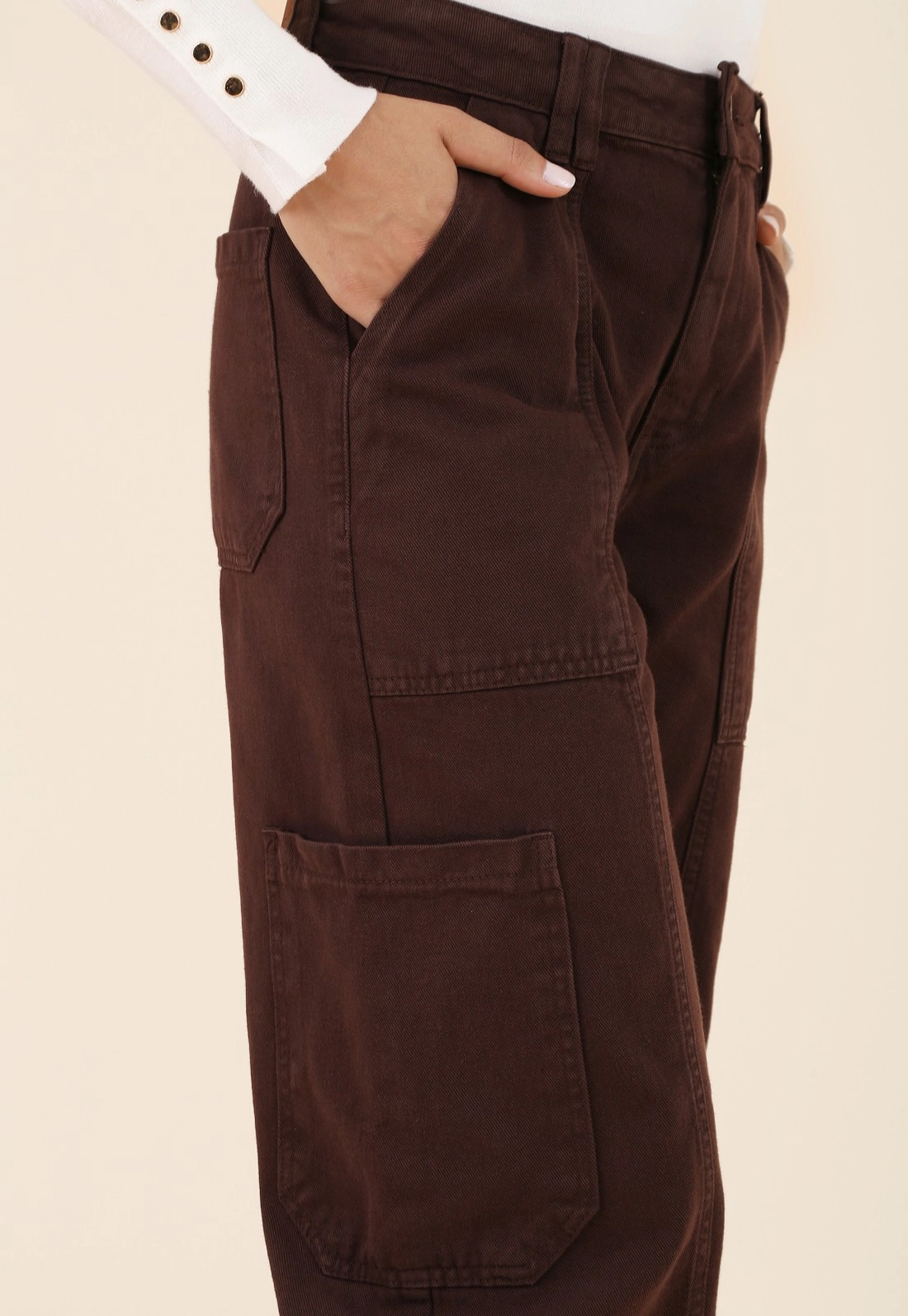 Calça Cargo Com Recortes Em Sarja Premium