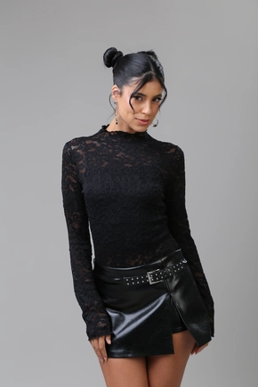 Blusa De Renda Manga Longa Gola Alta