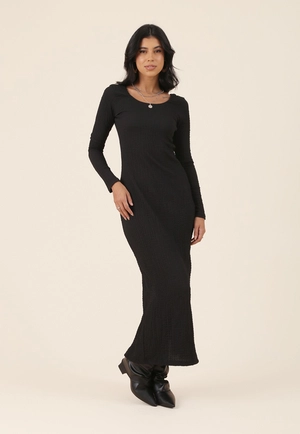 Vestido Midi Decote Quadrado Em Malha Texturizada Manga Longa